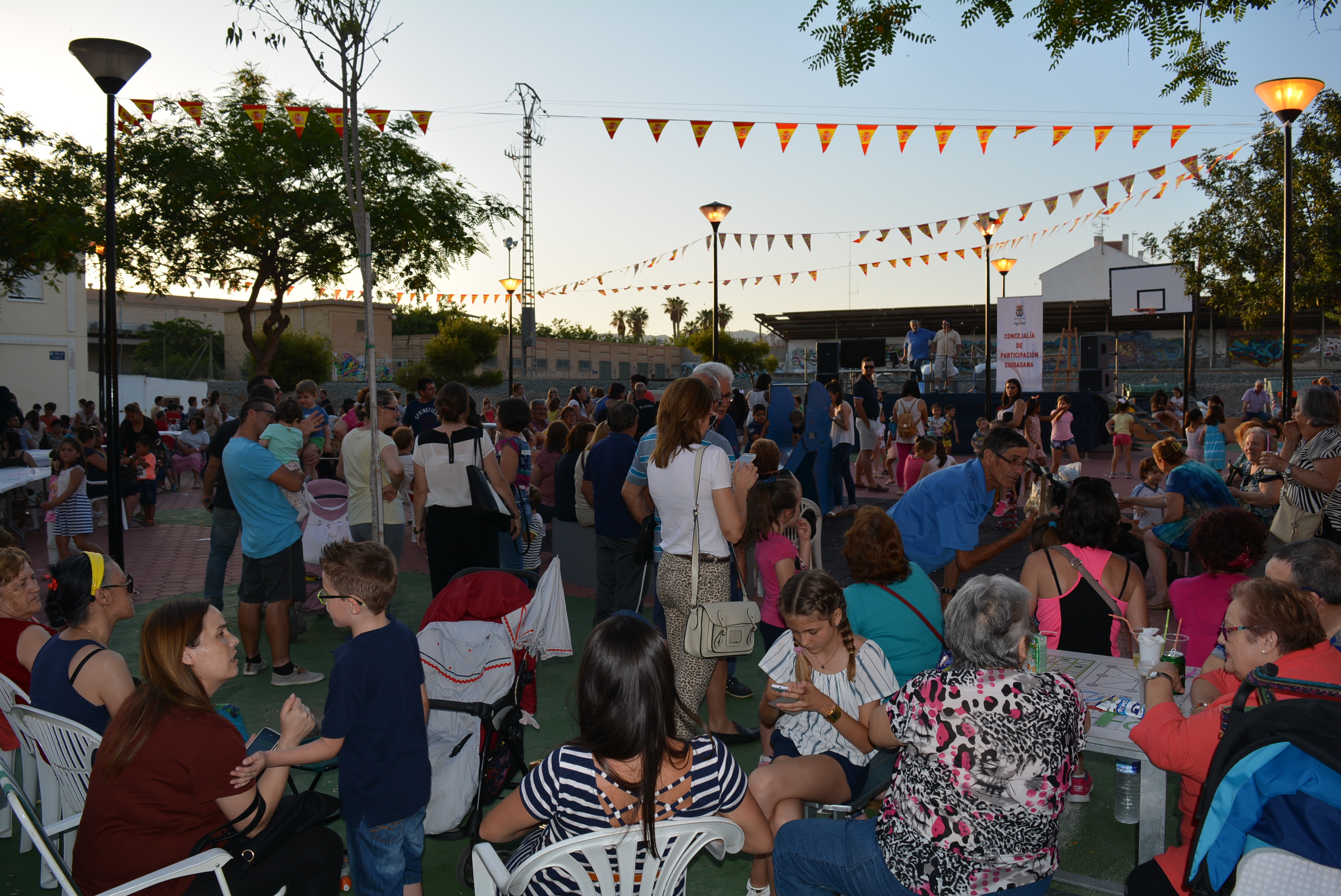 Gran éxito de participación en la primera verbena de barrio organizada por las Juntas Vecinales Municipales