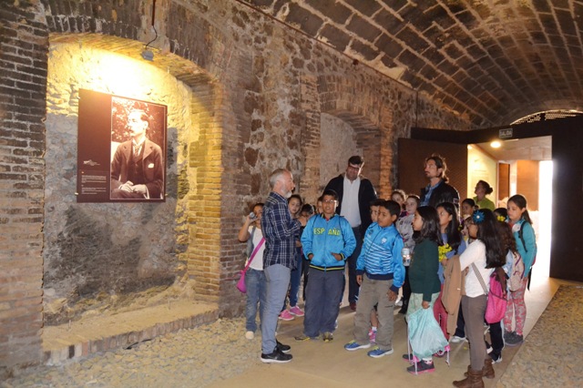 Los alumnos de “Ecoescuelas Litorales” visitan el patrimonio ferroviario de Águilas 