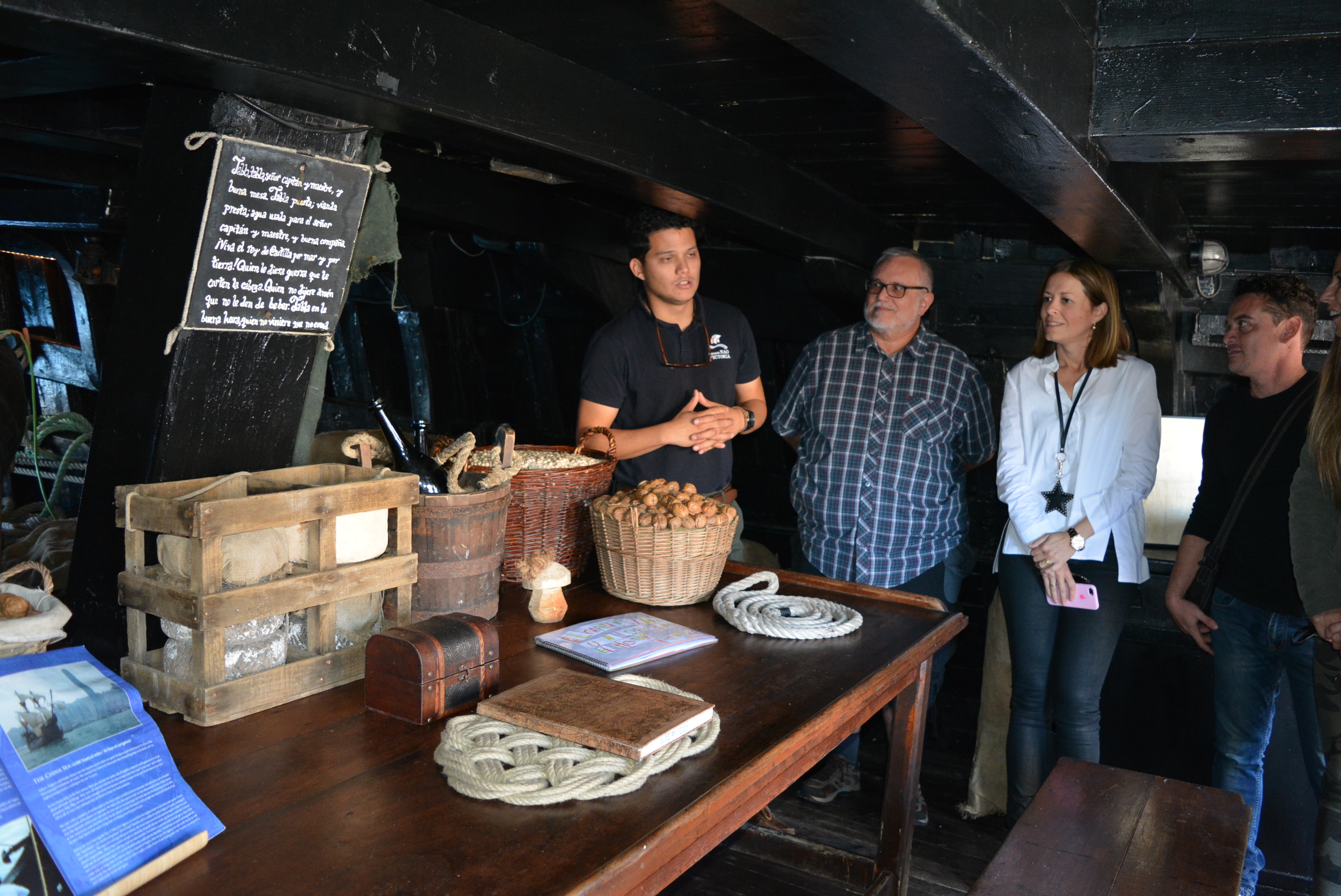 La Nao Victoria, réplica de uno de los navíos más famosos de la historia, llega al puerto de Águilas