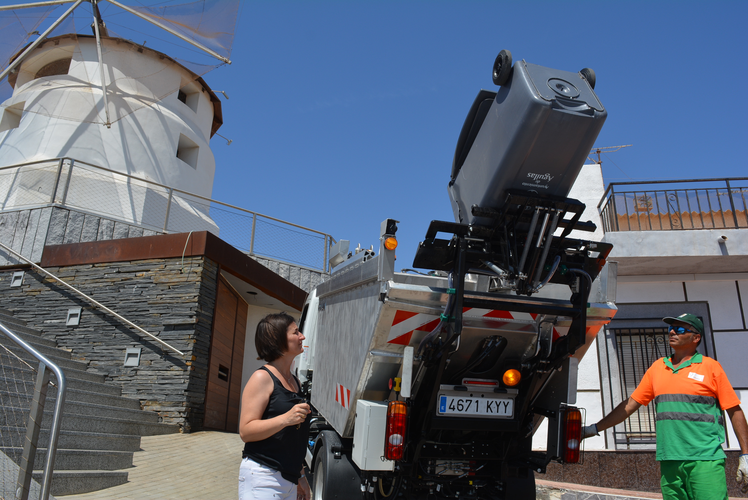 La empresa concesionaria de limpieza presenta la nueva flota de vehículos para zonas de difícil acceso
