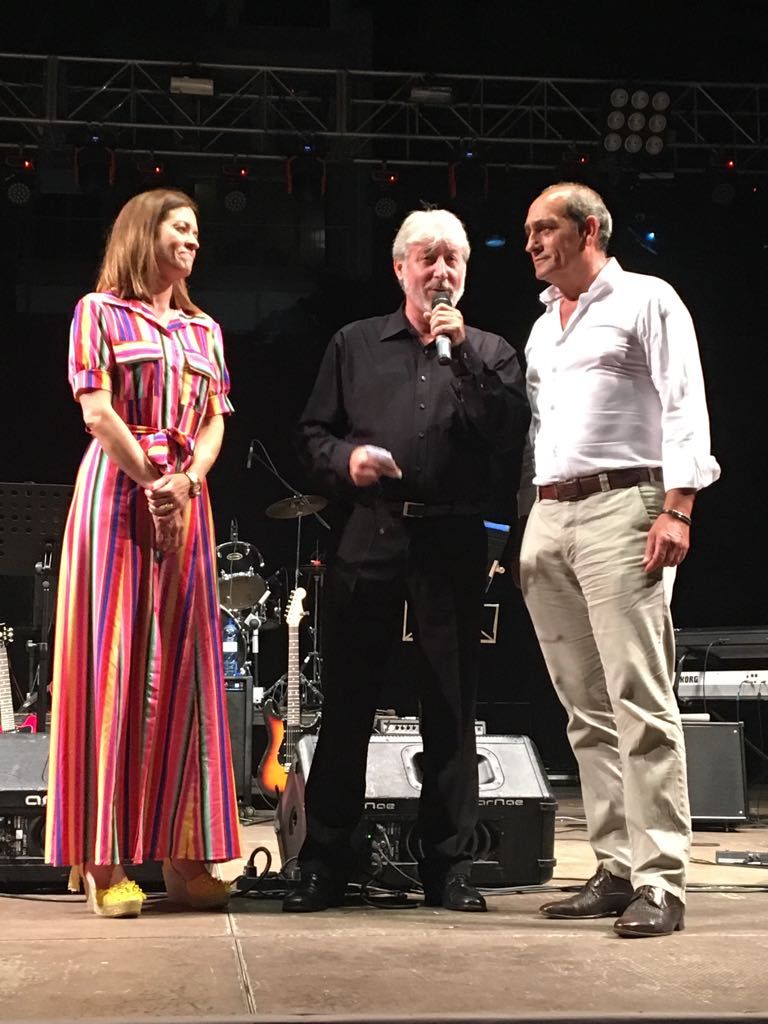 La Gala Solidaria de Cruz Roja rinde homenaje a las décadas de los 60 y 70