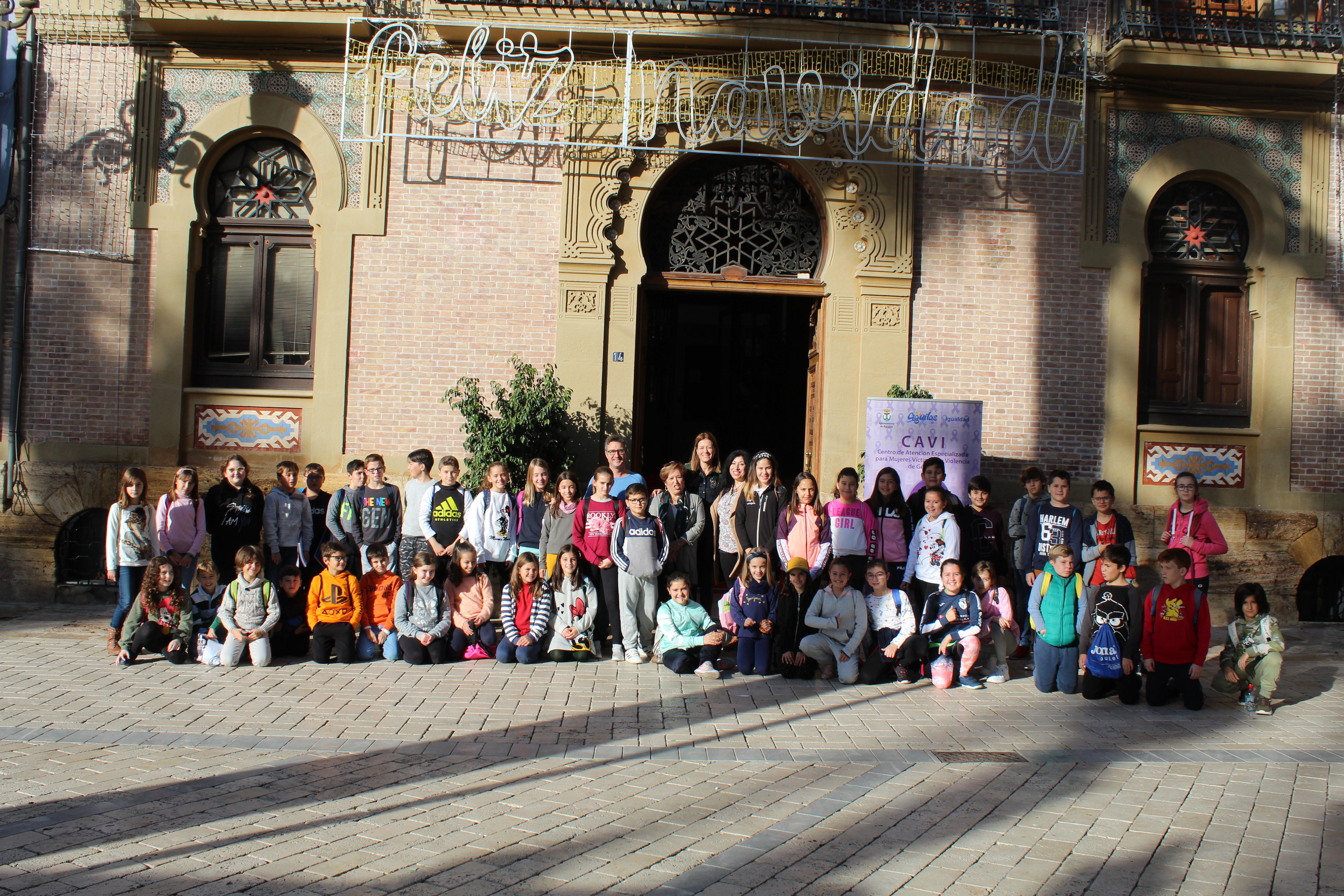 Los alumnos y alumnas del colegio Las Lomas visitan el Ayuntamiento dentro del programa de actividades con motivo del Día de la Constitución