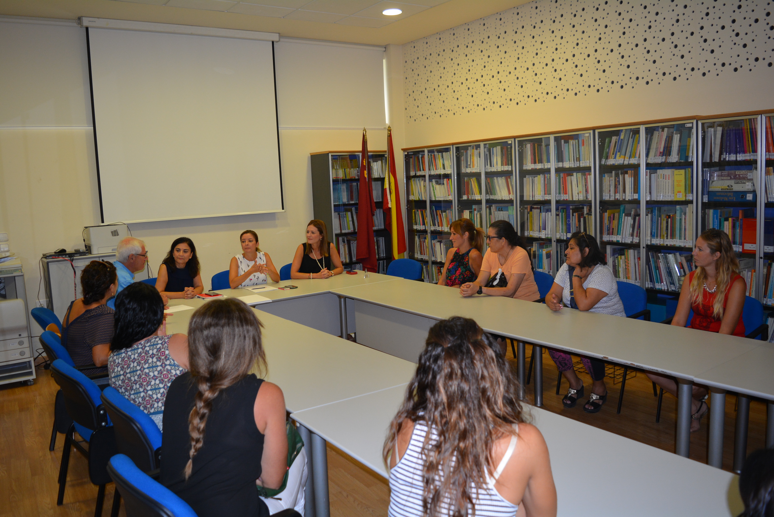 La alcaldesa muestra su satisfacción ante el compromiso de la Consejería para solucionar el problema del transporte escolar en pedanías