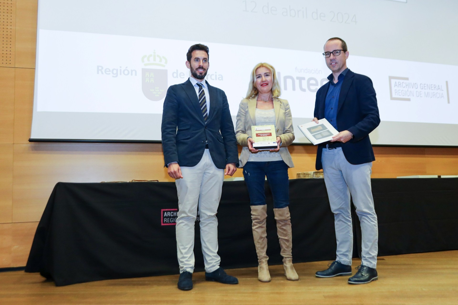 El libro del Padrón Municipal de Habitantes de 1905 vuelve al Ayuntamiento tras su restauración