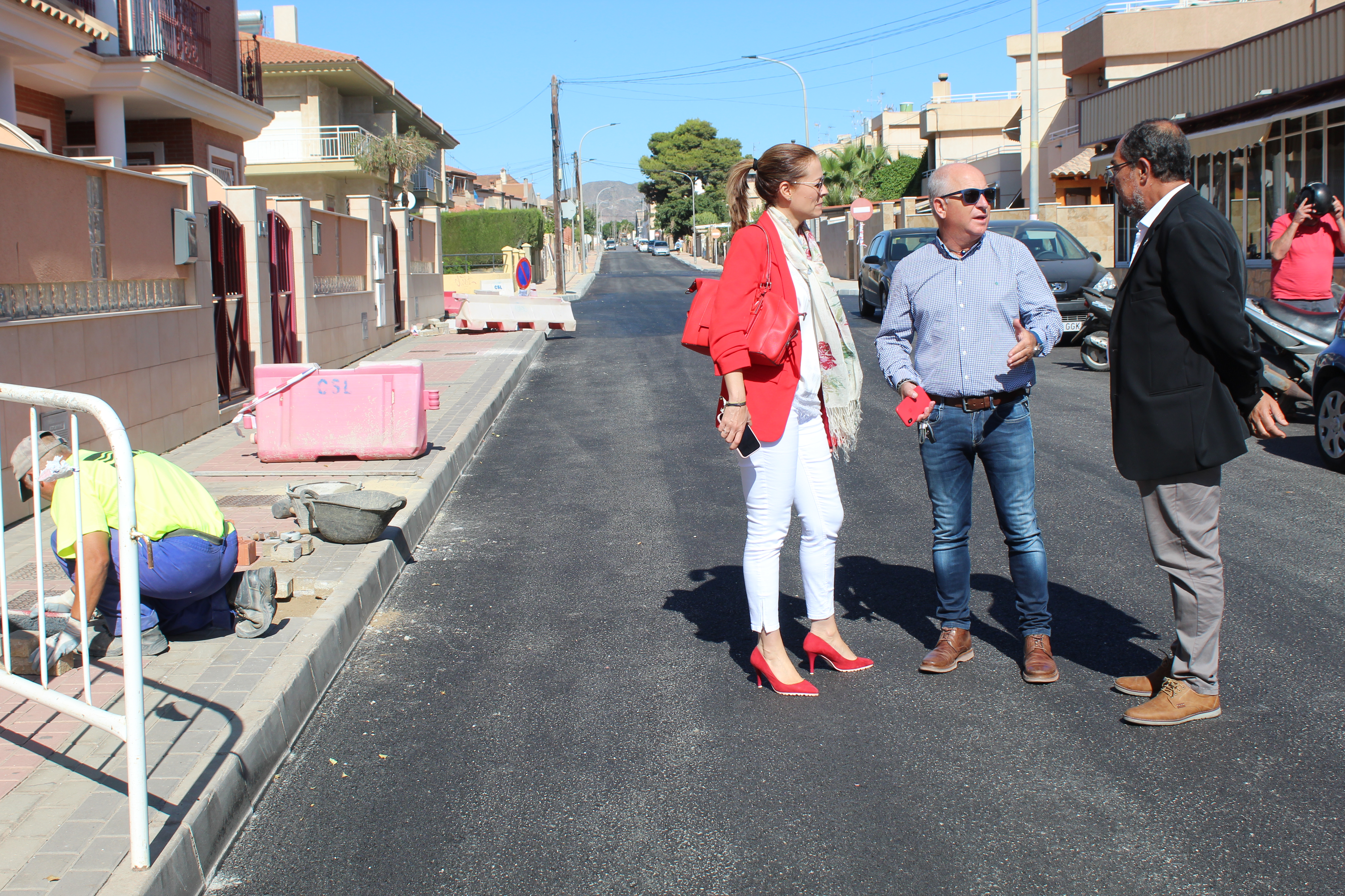 La alcaldesa y el edil de Urbanismo supervisan las actuaciones incluidas en el último Plan de Obras y Servicios 