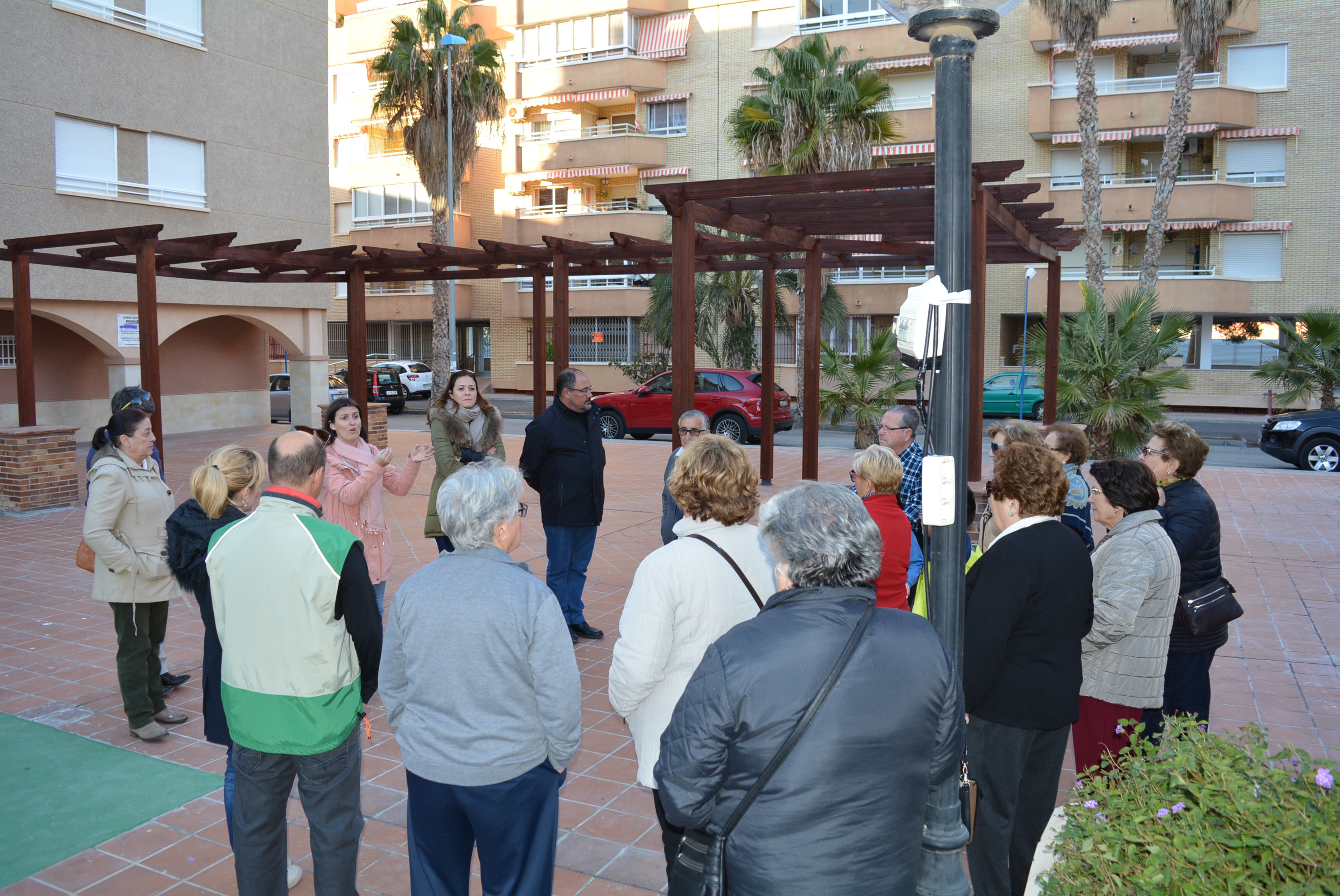 La plaza Cala Real acogerá un parque infantil y un área biosaludable con aparatos de gimnasia al aire libre