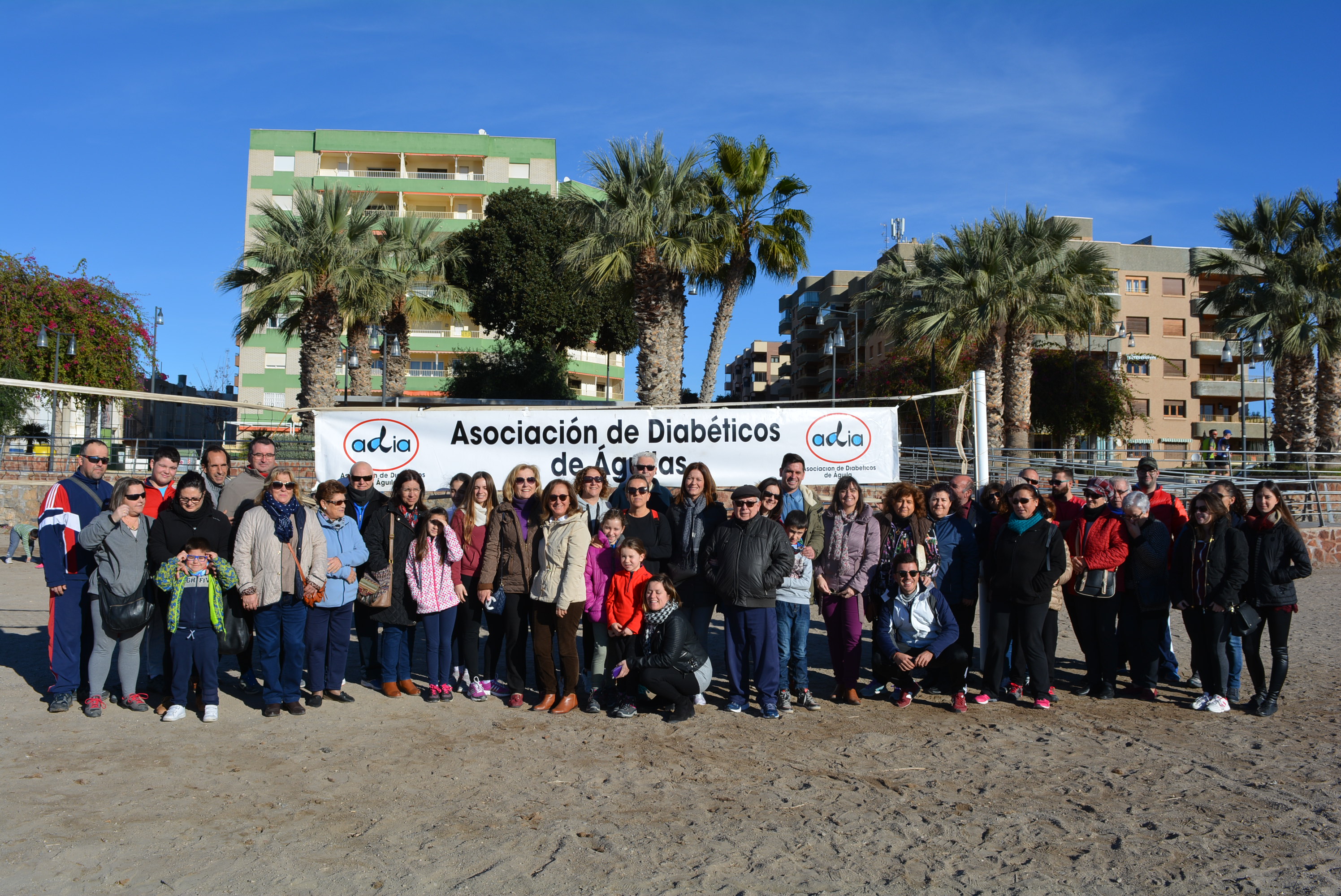ADIA celebra su tradicional chocolatada en la playa