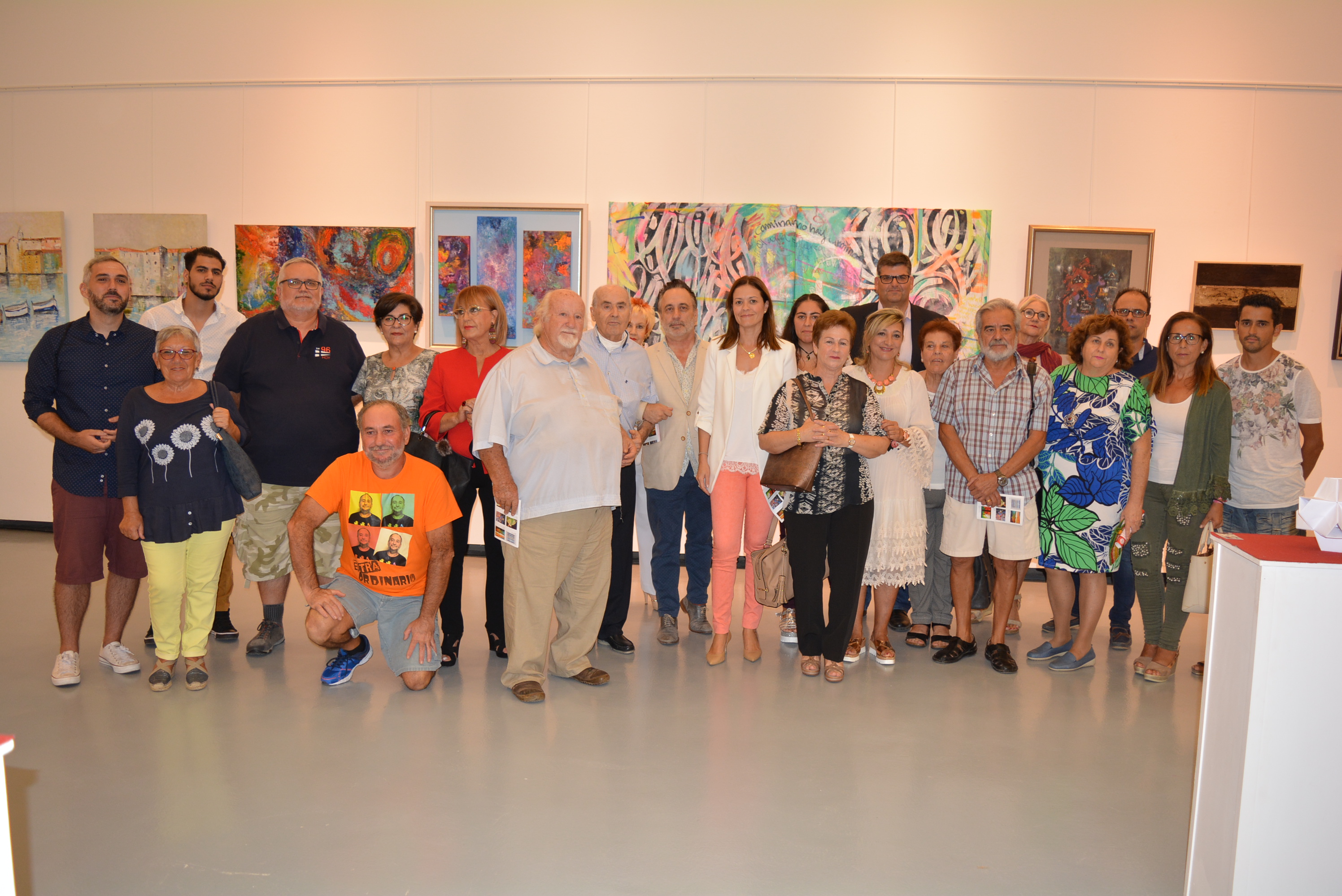 Una treintena de artistas participan en la X edición del Salón de Otoño