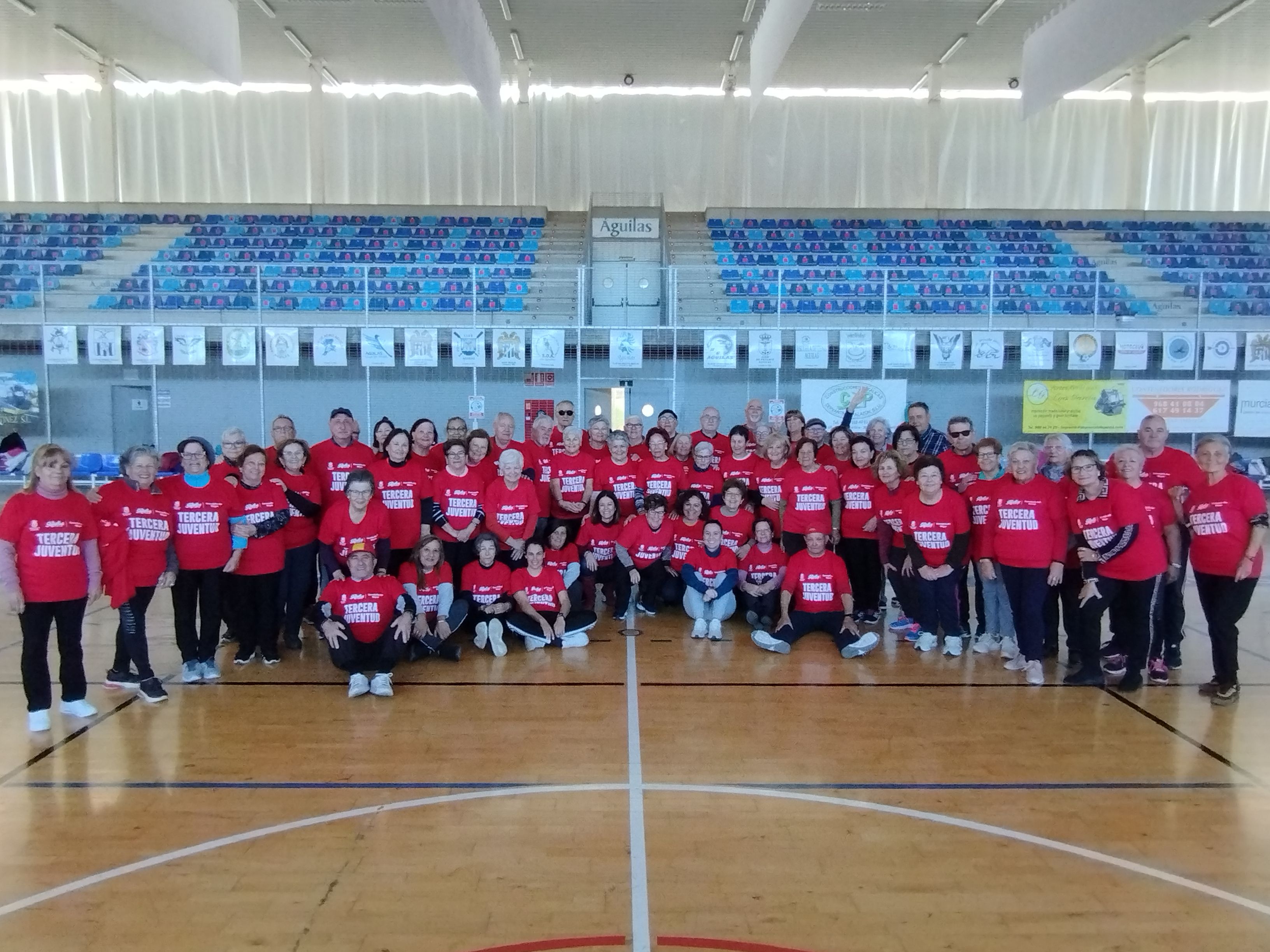 Más de un centenar de jubilados participan en el curso de gerontogimnasia organizado por el Ayuntamiento