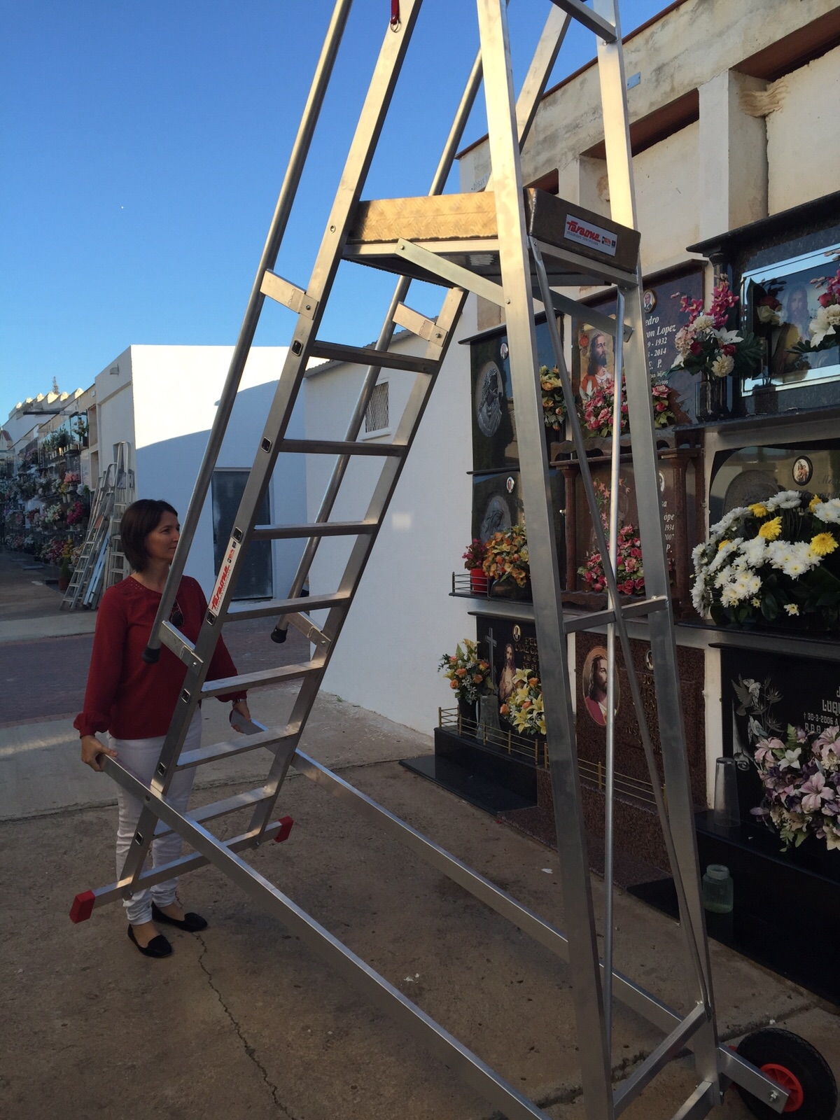 El cementerio de Águilas se prepara para el Día de Todos los Santos