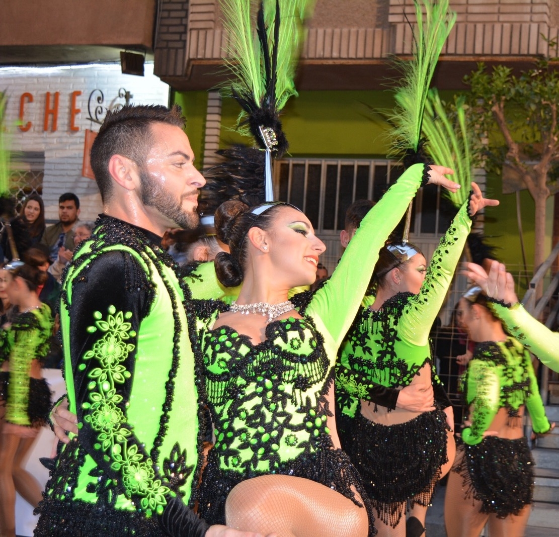 El primer desfile de Carnaval es presenciado por más de 12.000 personas