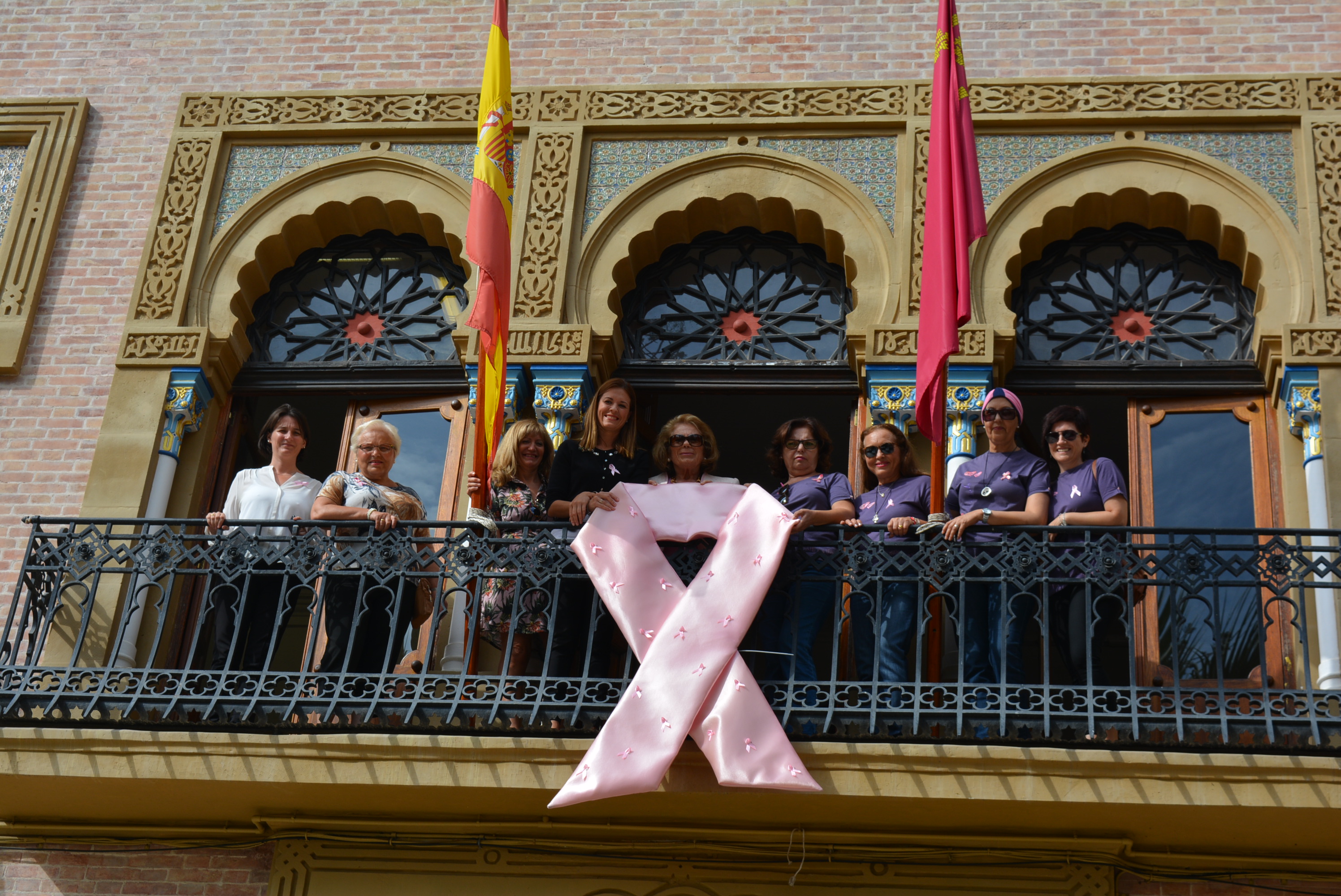 El Ayuntamiento de Águilas se suma al rosa en la lucha contra el cáncer de mama
