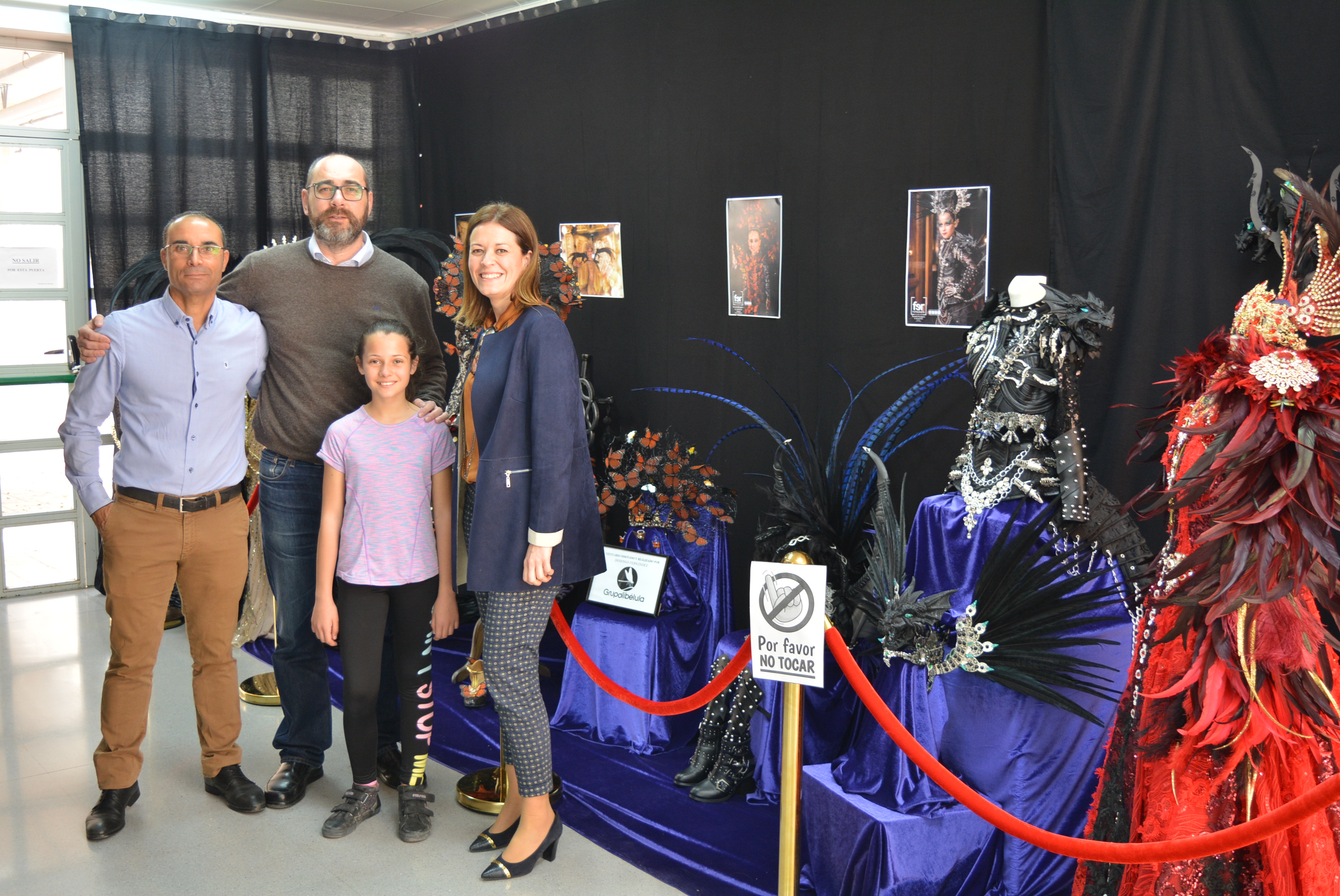 La alcaldesa visita, en el colegio Ciudad del Mar, la exposición de los trajes de Doña Cuaresma Infantil 2018