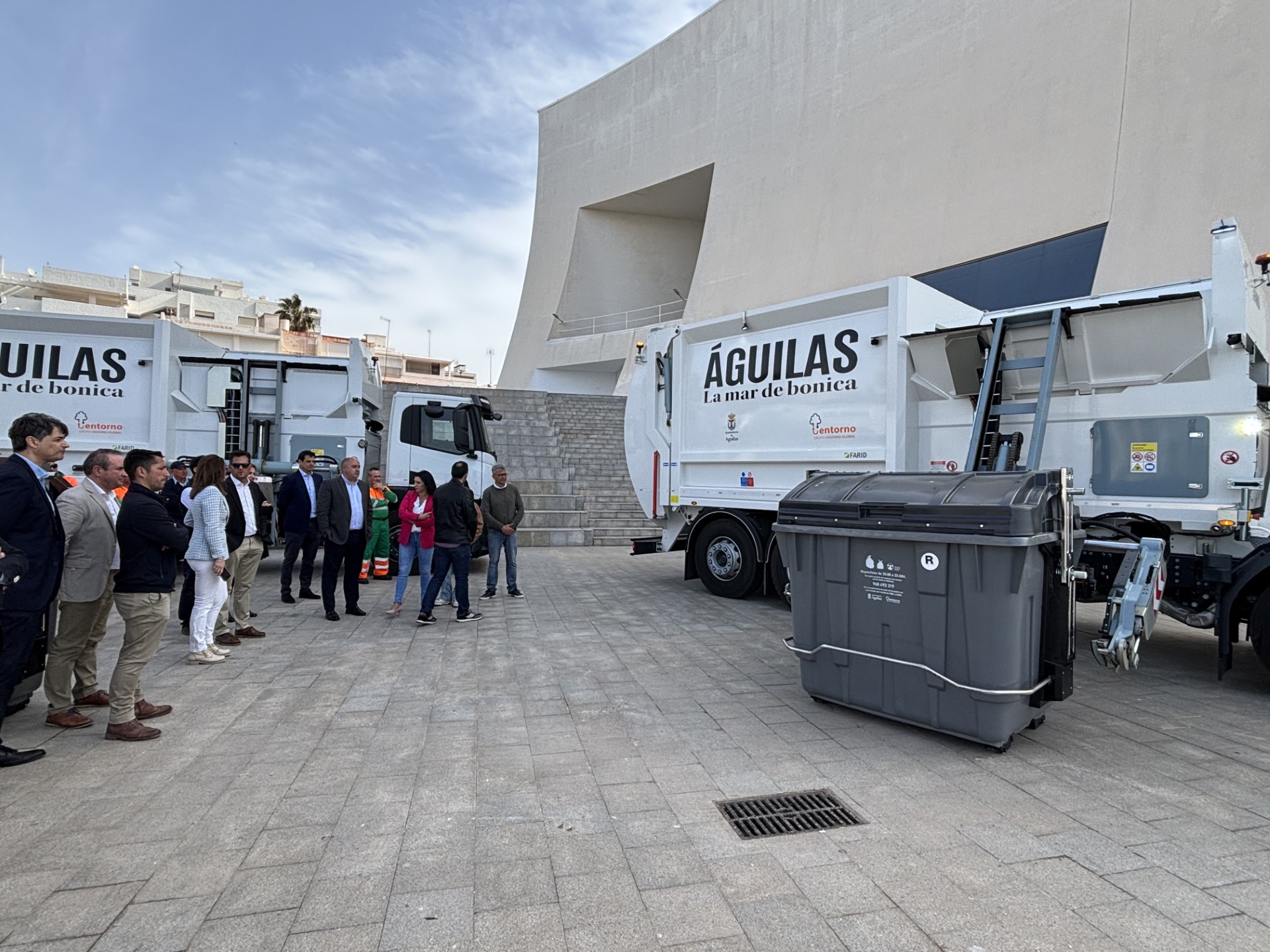 El Ayuntamiento de Águilas moderniza el servicio de recogida de residuos con nuevos contenedores y vehículos