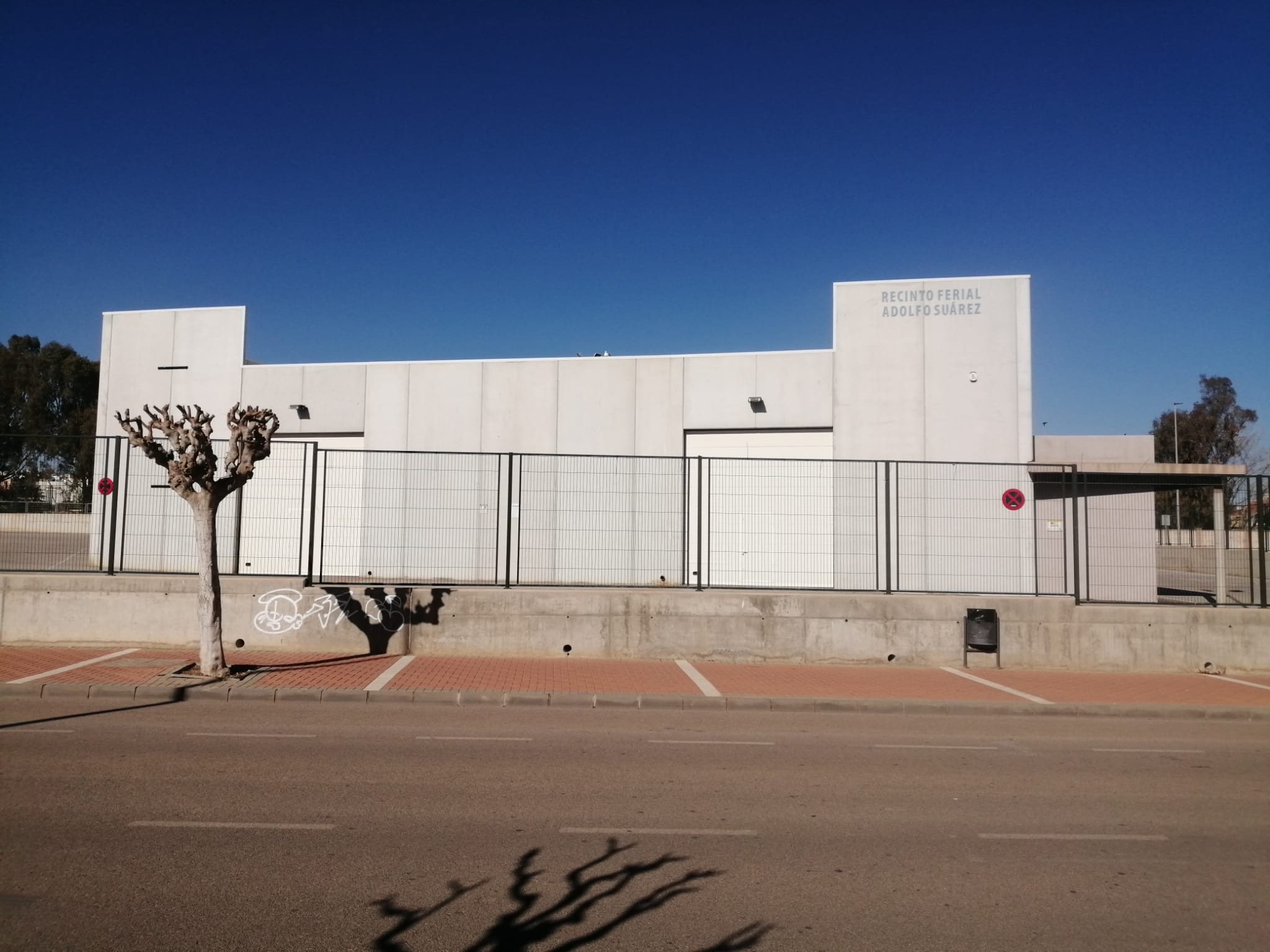 El gerente del Área III de Salud visita el Recinto Ferial para estudiar la idoneidad de realizar allí las pruebas PCR