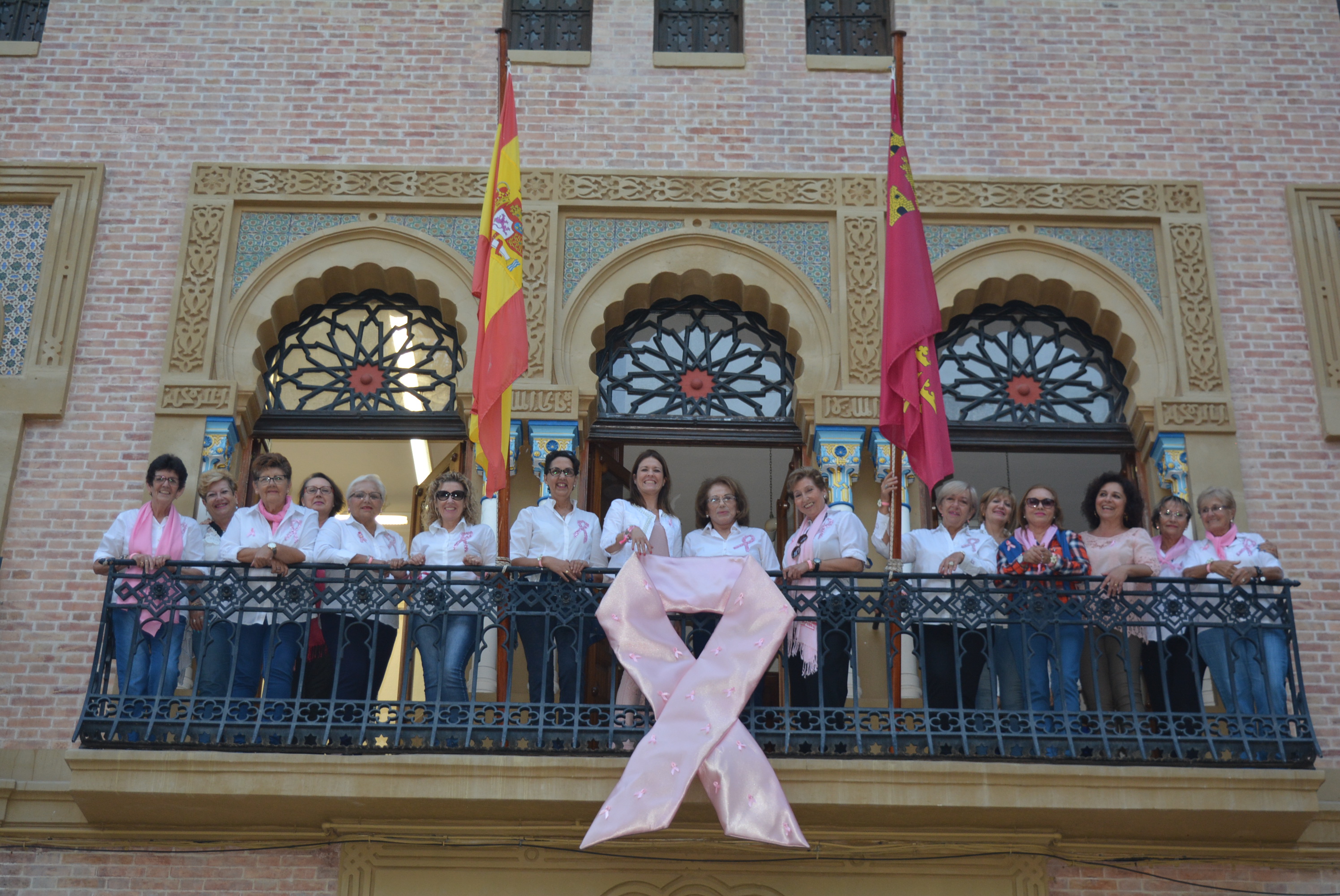 El Ayuntamiento de Águilas se suma al rosa en la lucha contra el cáncer de mama