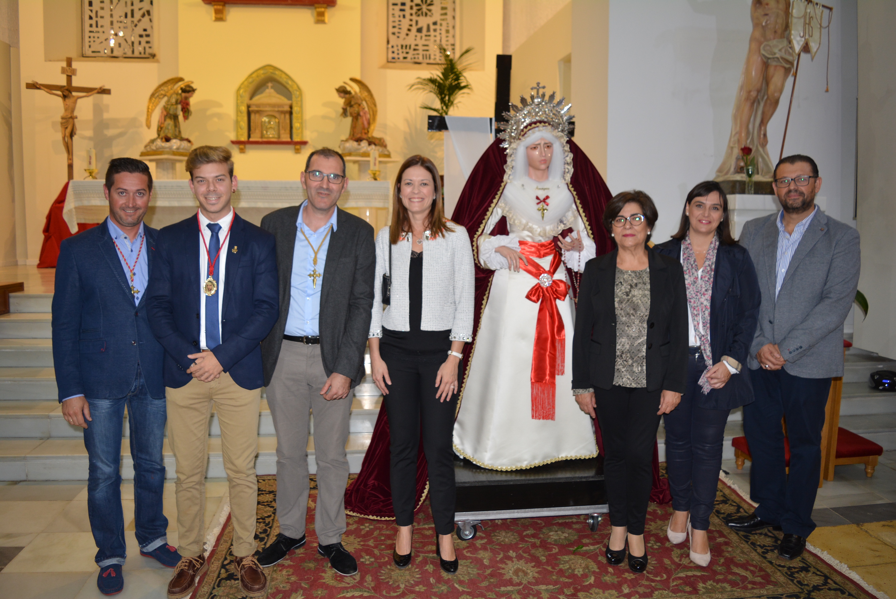 Numerosos aguileños se dan cita en el besamanos a la Amargura