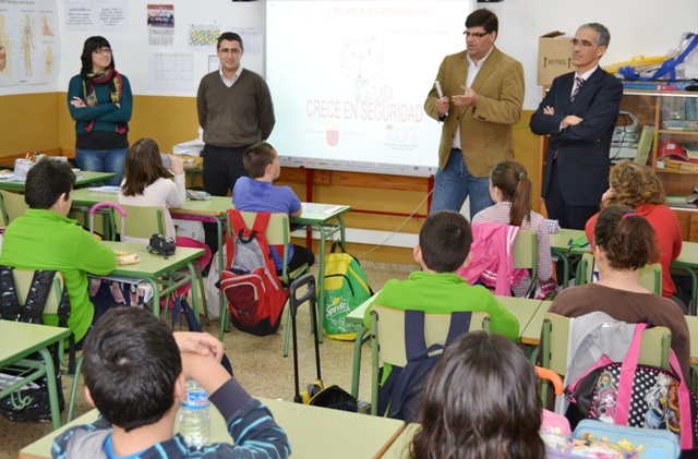 Alumnos de Águilas aprenden a prevenir accidentes con el programa “Crece en Seguridad”