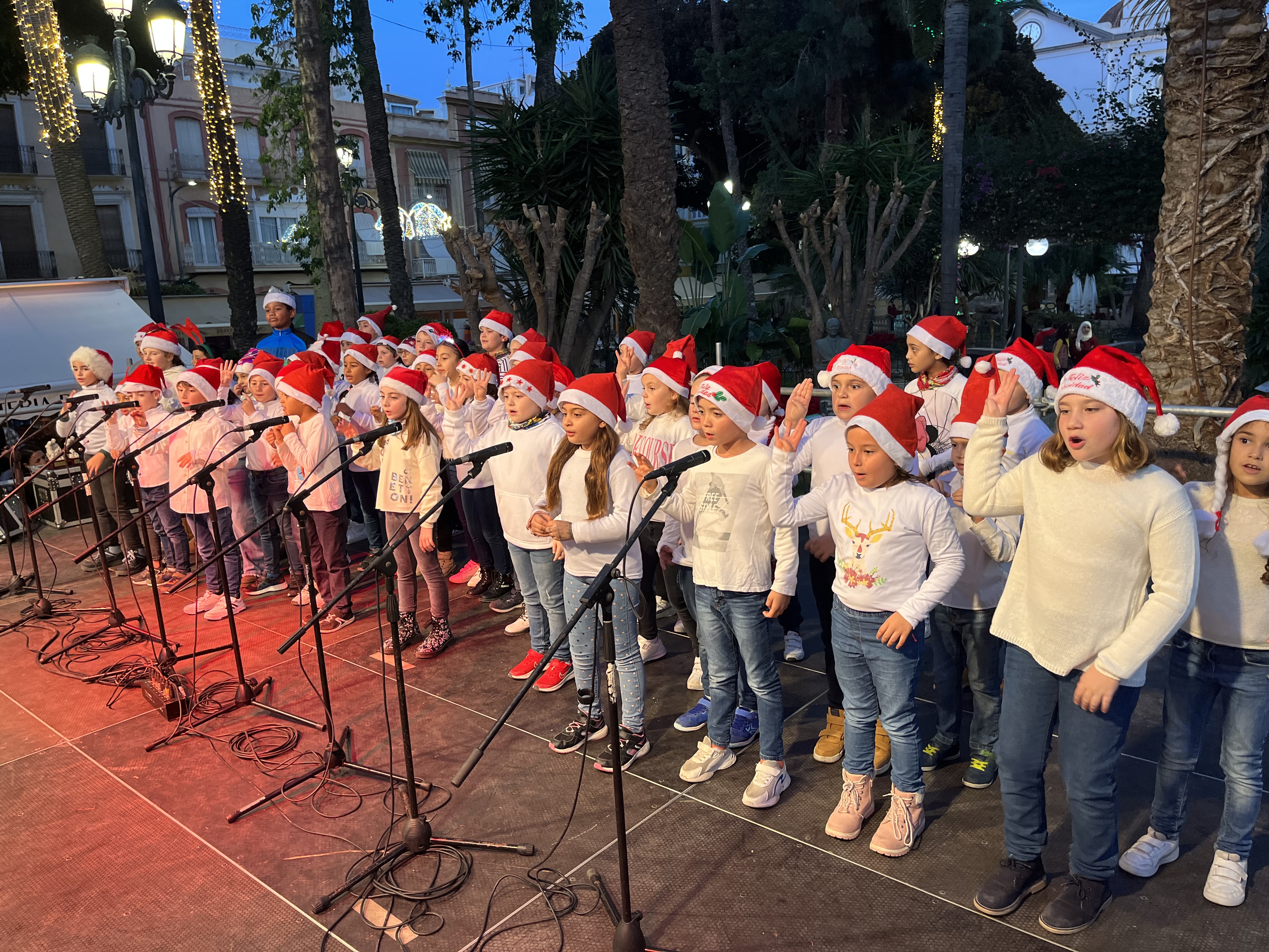 Los escolares aguileños ponen música a la Navidad