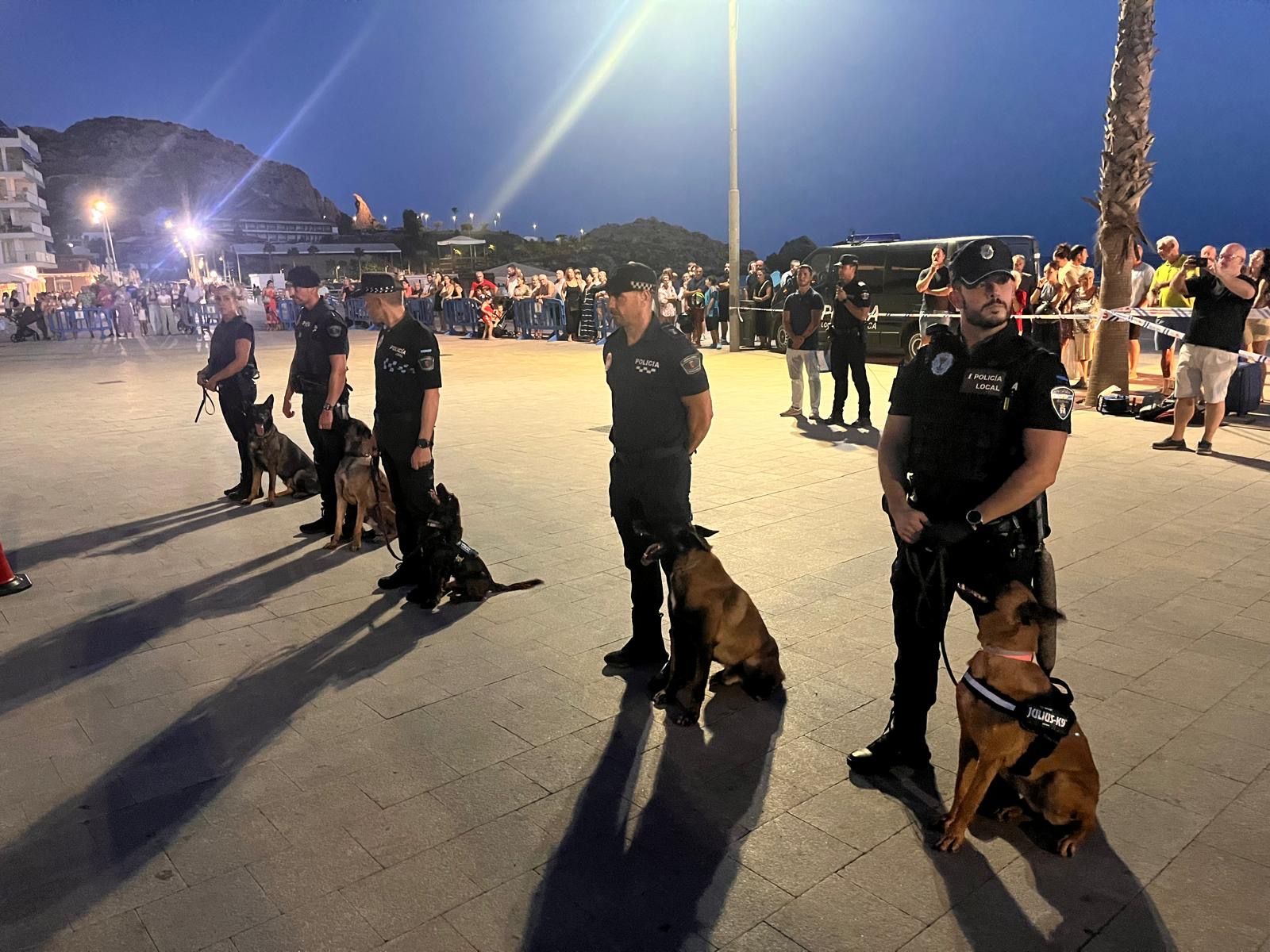 Las unidades caninas muestran en Águilas su importante labor en materia de seguridad