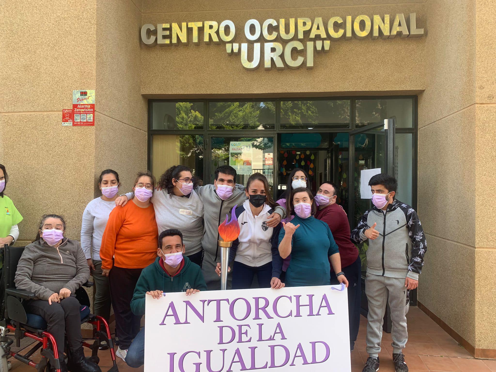La antorcha de la igualdad llega hoy a la Plaza de España tras recorrer todos los centros educativos y de inclusión de la localidad