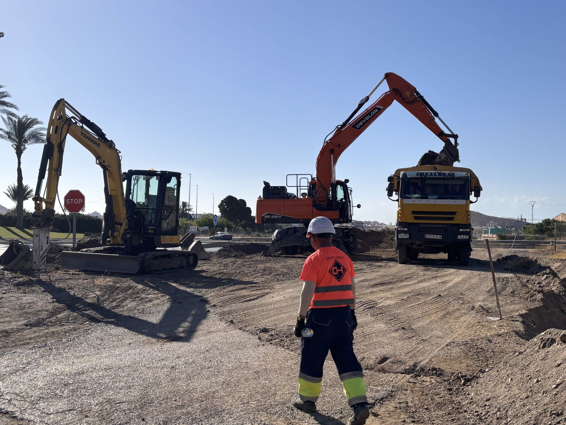 La histórica demanda del Ayuntamiento de Águilas y ACIA se convierte en realidad con el inicio de las obras de remodelación del acceso al Polígono Barrafuerte