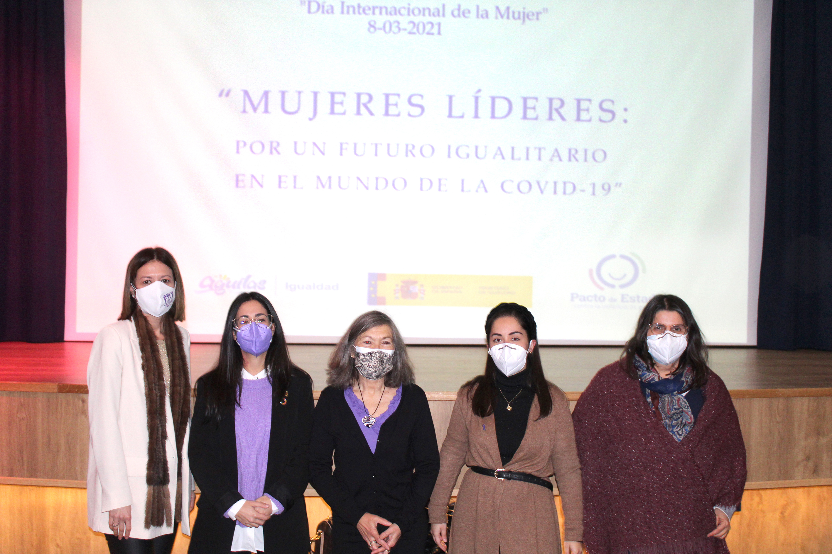 La lluvia no impide que Águilas reivindique la Igualdad entre géneros en el 8M