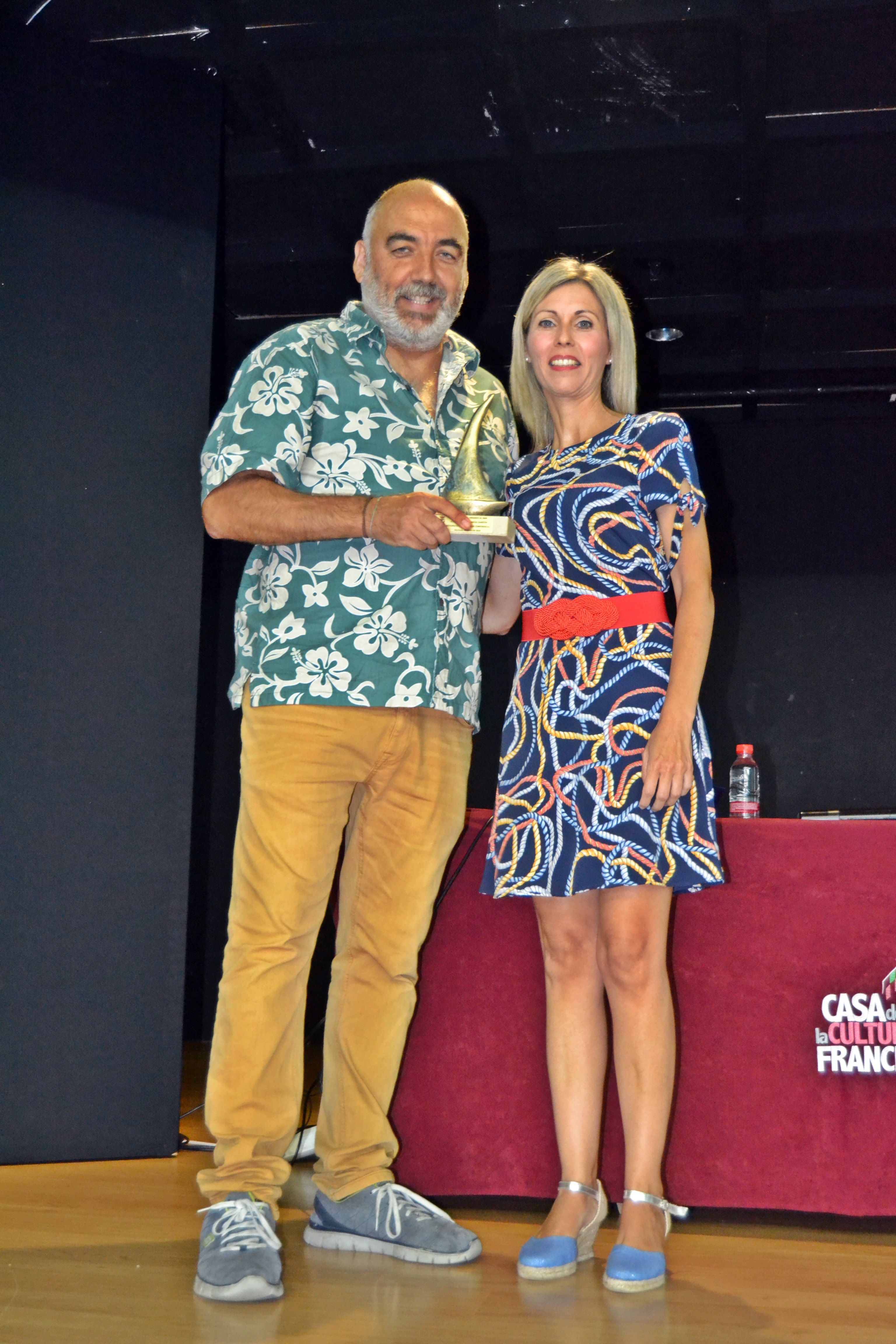 La edil de Cultura inauguró ayer la XXIV edición de Mirando al Mar 