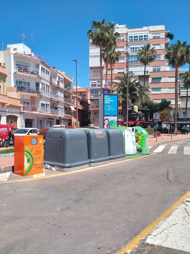 La localidad cuenta desde hoy con 20 nuevos contenedores más para aceite usado