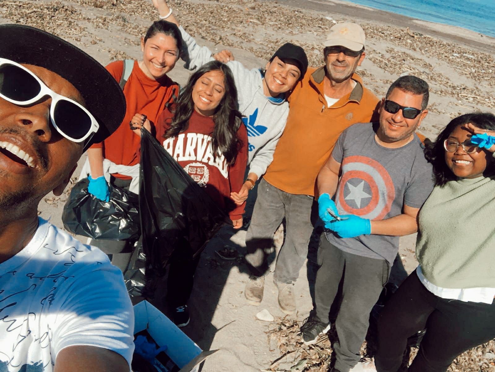 Jornada de limpieza de playas a cargo de la iglesia evangélica A los pies del Rey