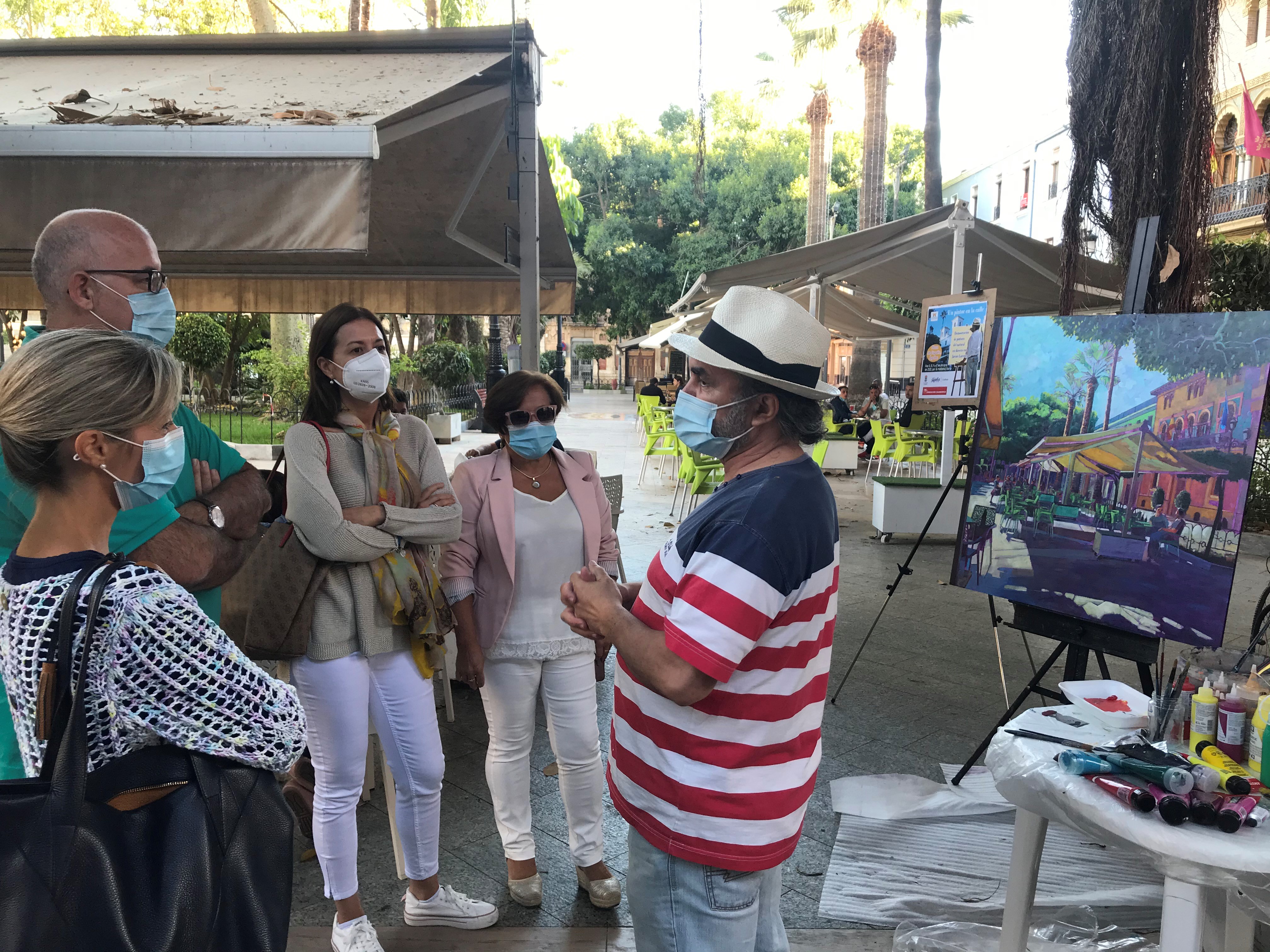 Javier Lorente llena de color la Glorieta con la iniciativa Un pintor en la calle