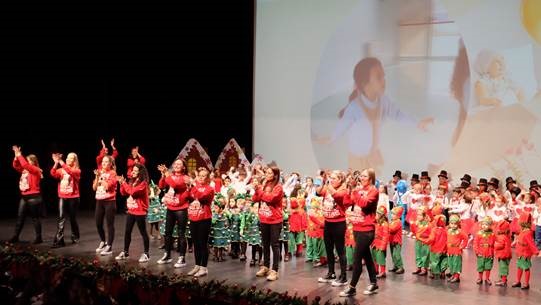 El Carlos V celebra su Gala Benéfica de Navidad en colaboración con la Asociación Española contra del Cáncer en Águilas