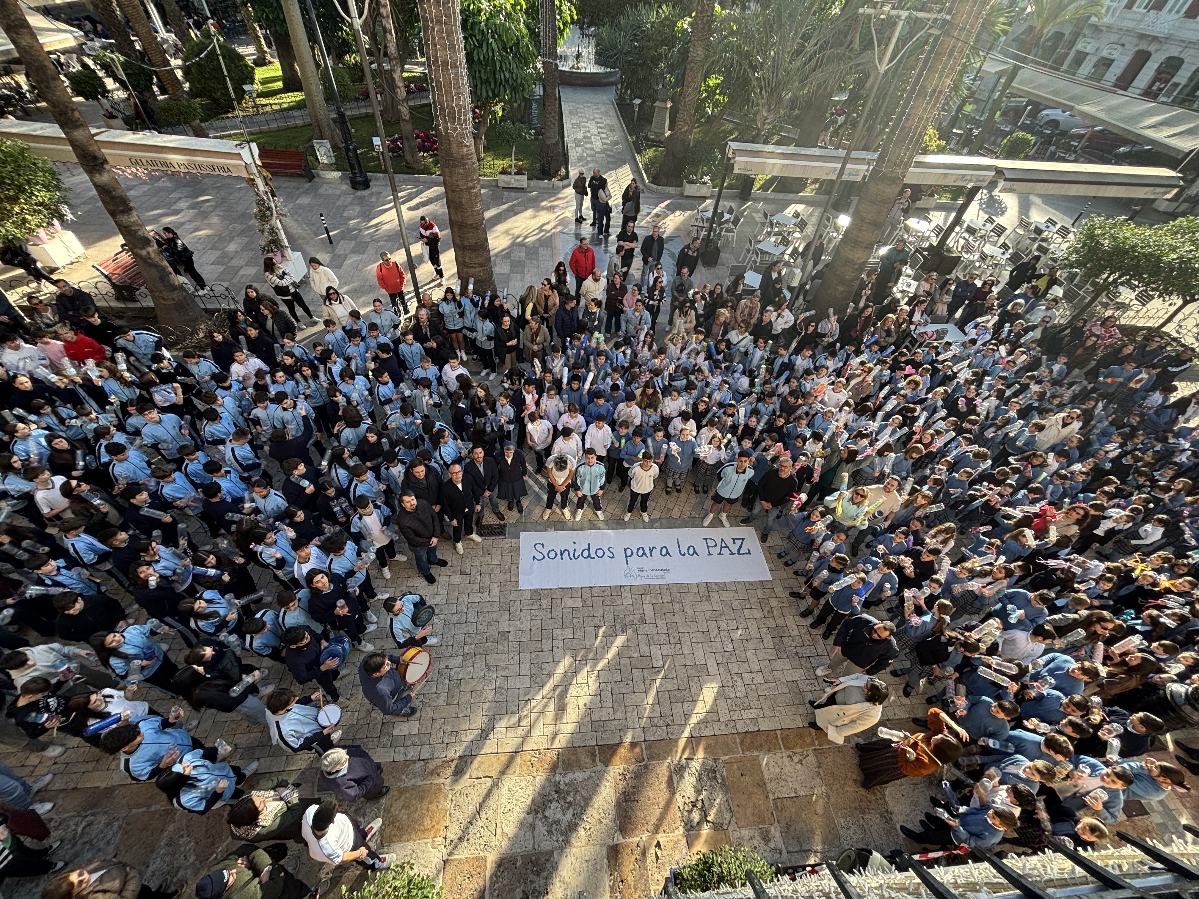 El colegio María Inmaculada llena las calles de “Sonidos para la Paz”