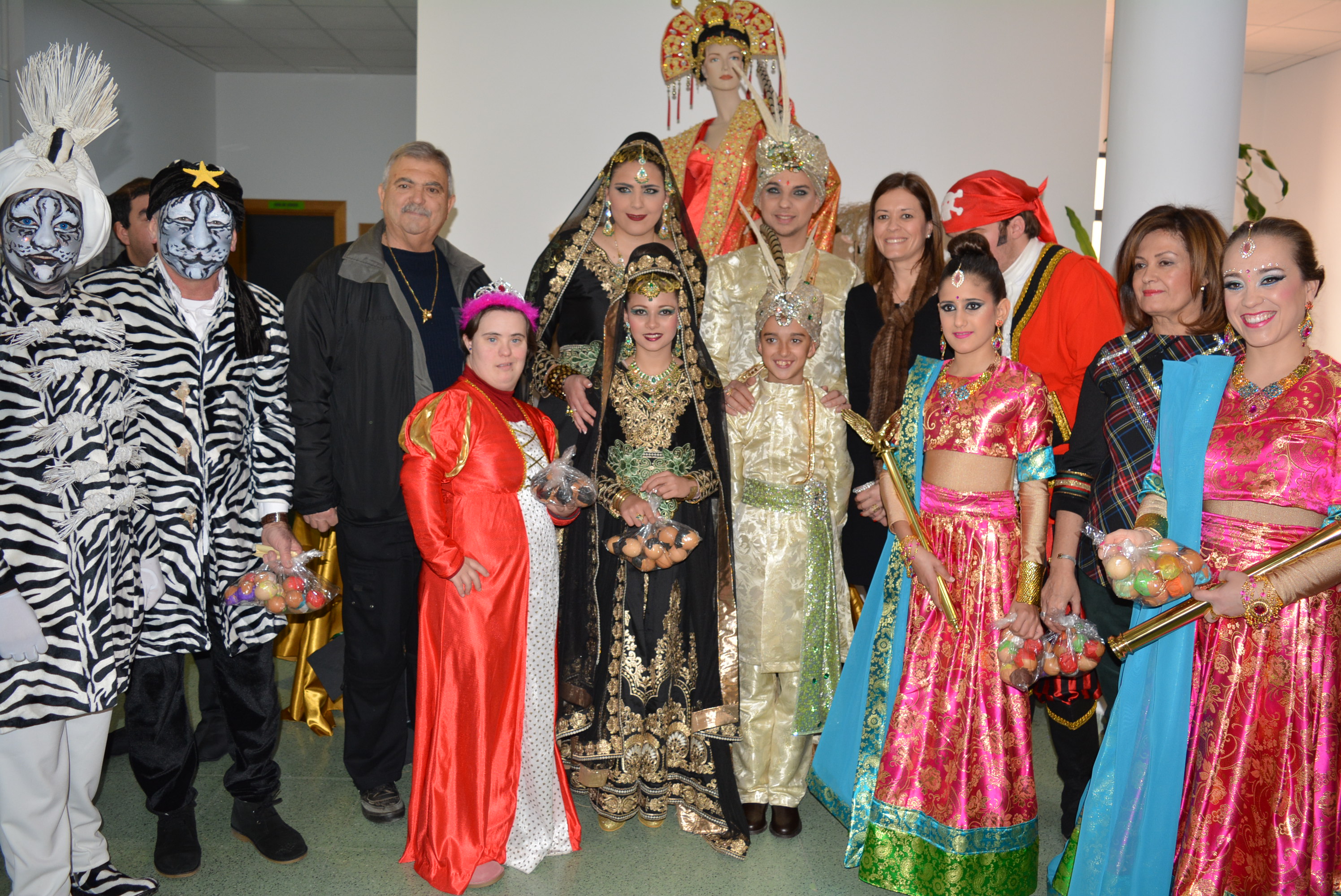 Don Carnal y Doña Cuaresma reciben en el Centro Ocupacional Urci sus armas para la Batalla