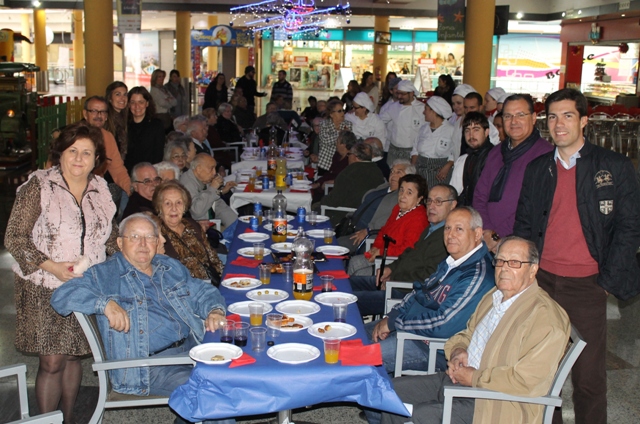 Jornada de convivencia entre usuarios de las residencias de mayores de Águilas 