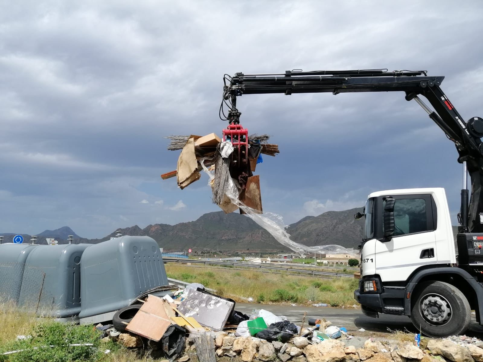 El Ayuntamiento lleva a cabo una campaña contra los vertederos incontrolados