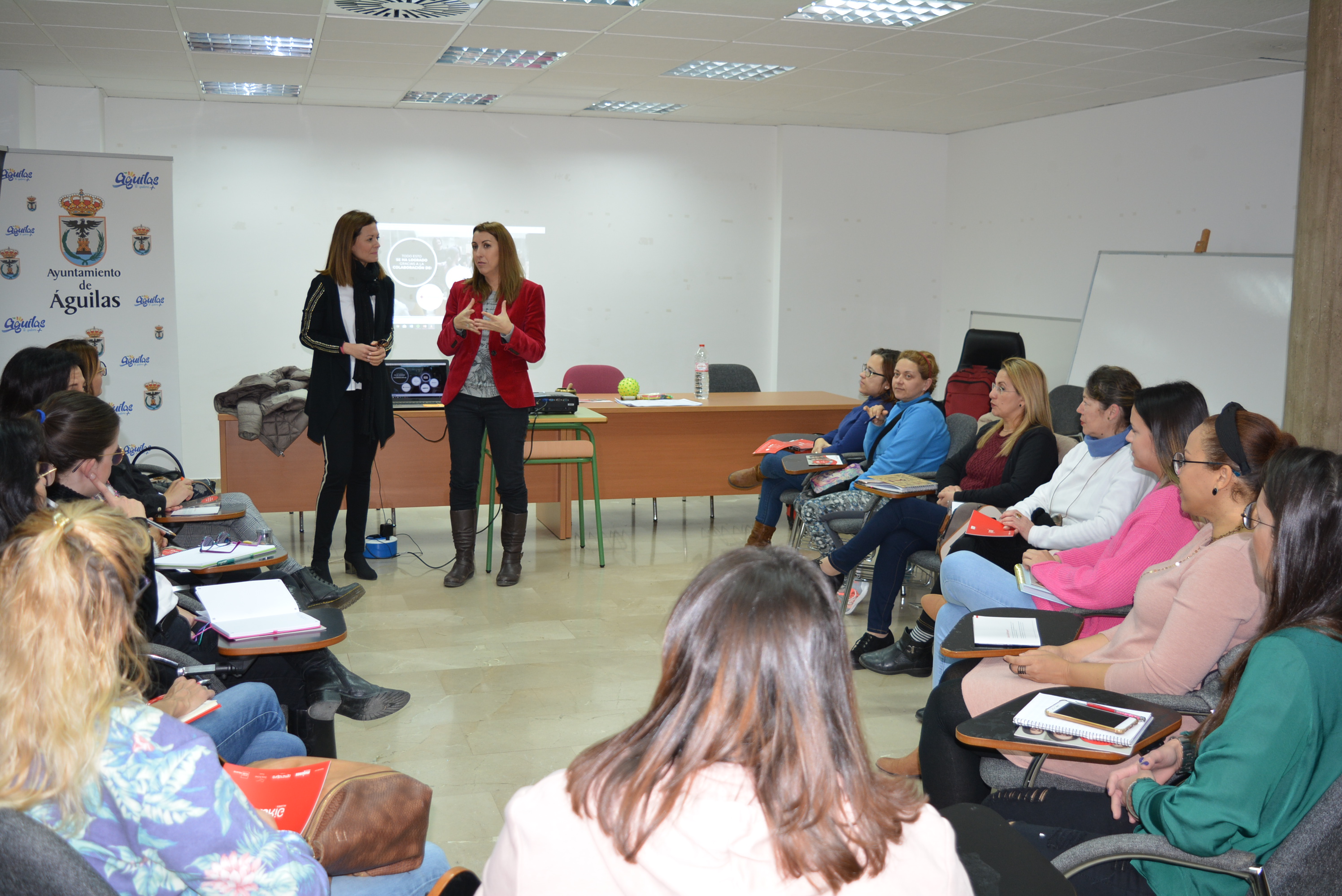 Una treintena de aguileñas participan en la Gira Mujeres para la capacitación personal y profesional