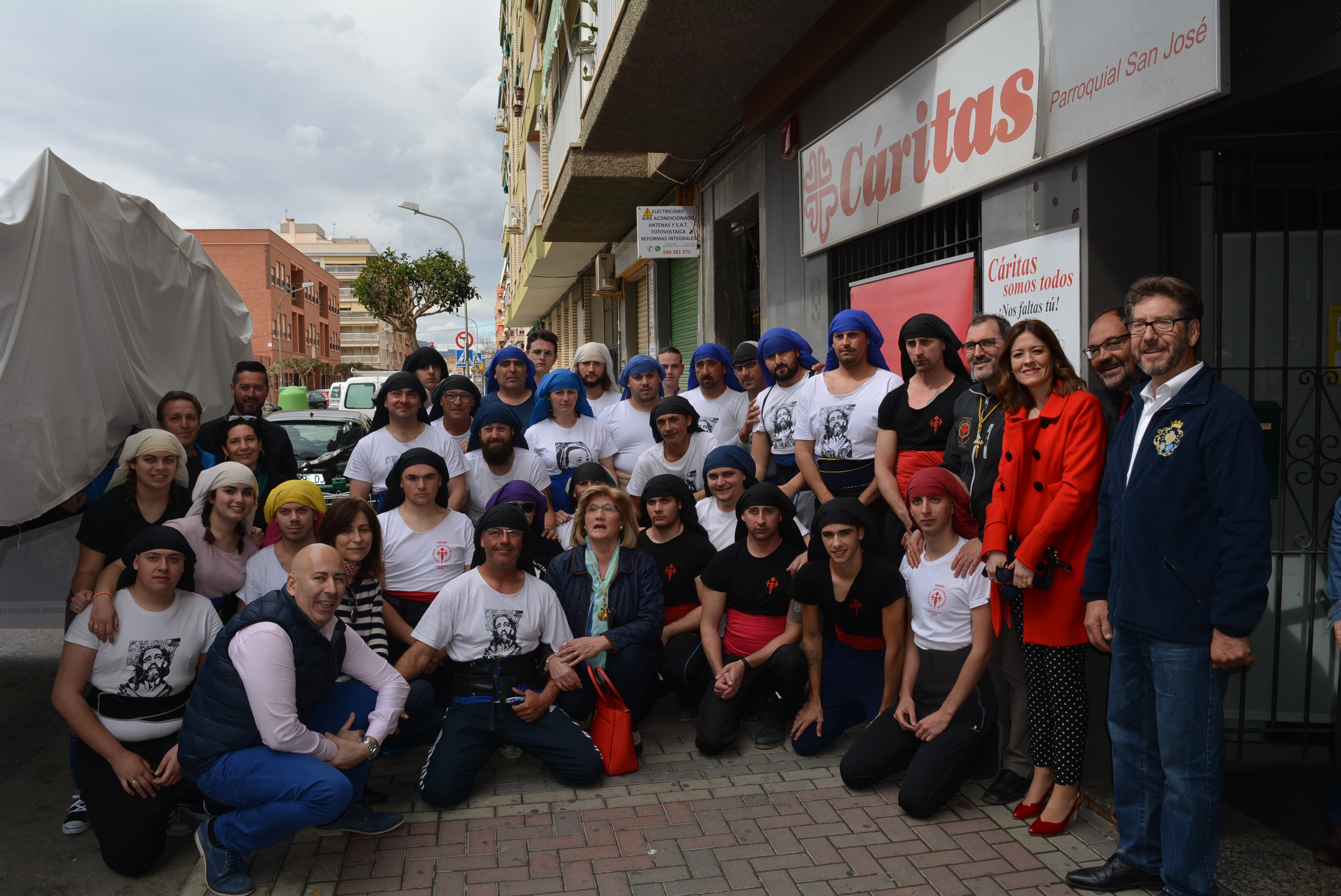 Kilos de solidaridad en la mudá de Ntro. Padre Jesús Nazareno, Santísimo Cristo de la Oración en el Huerto y Santiago Apóstol