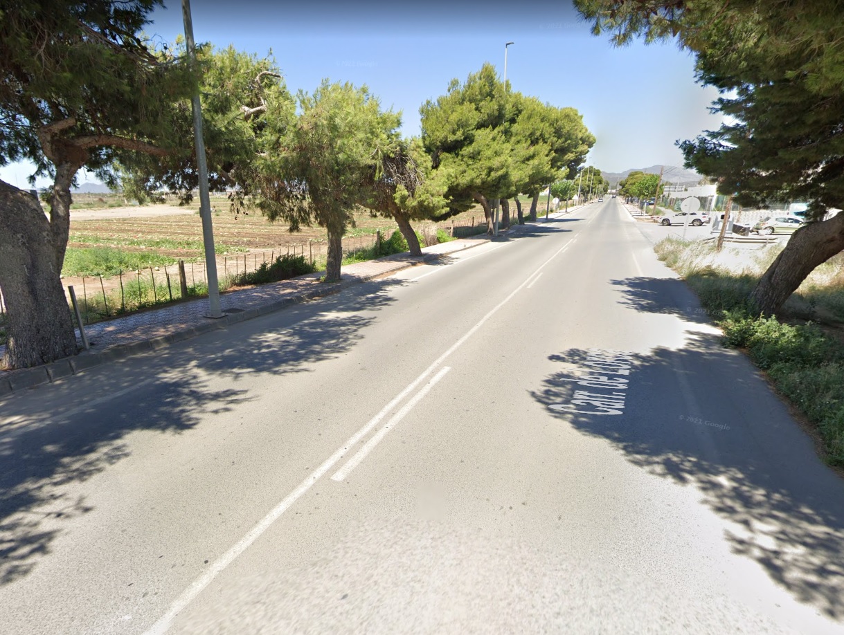 La nueva calzada ciclista y peatonal mejorara la imagen de acceso al municipio
