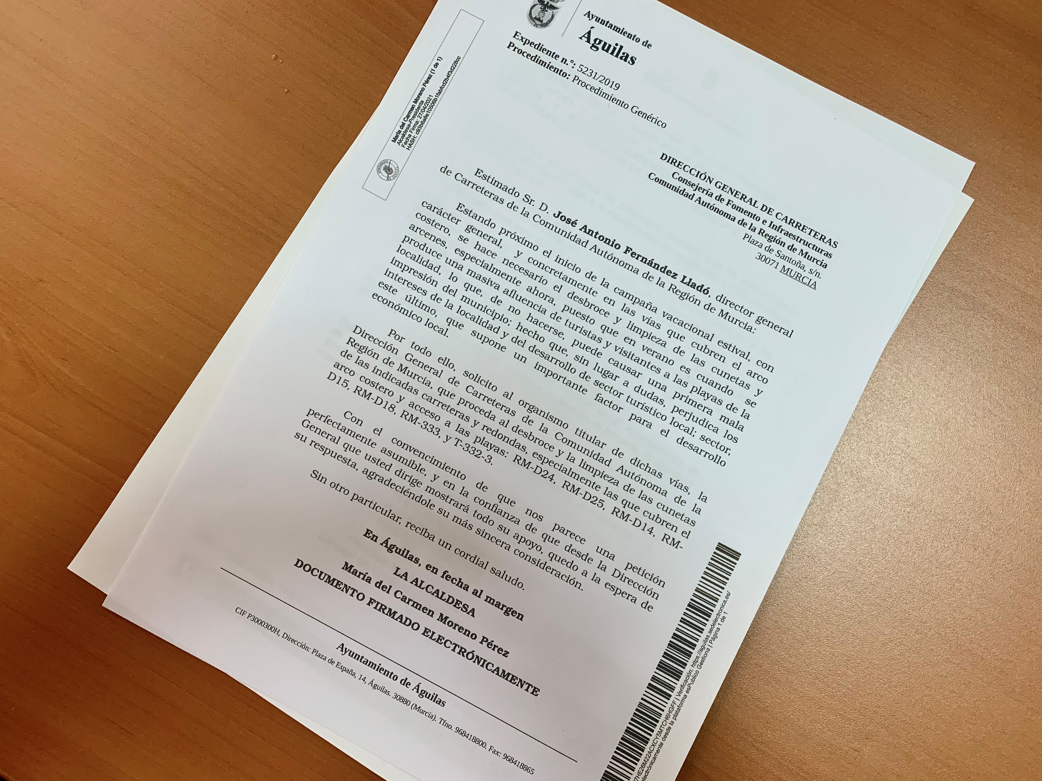 La alcaldesa pidió el pasado mes a Carreteras que lleve a cabo el desbroce y limpieza de cunetas y arcenes