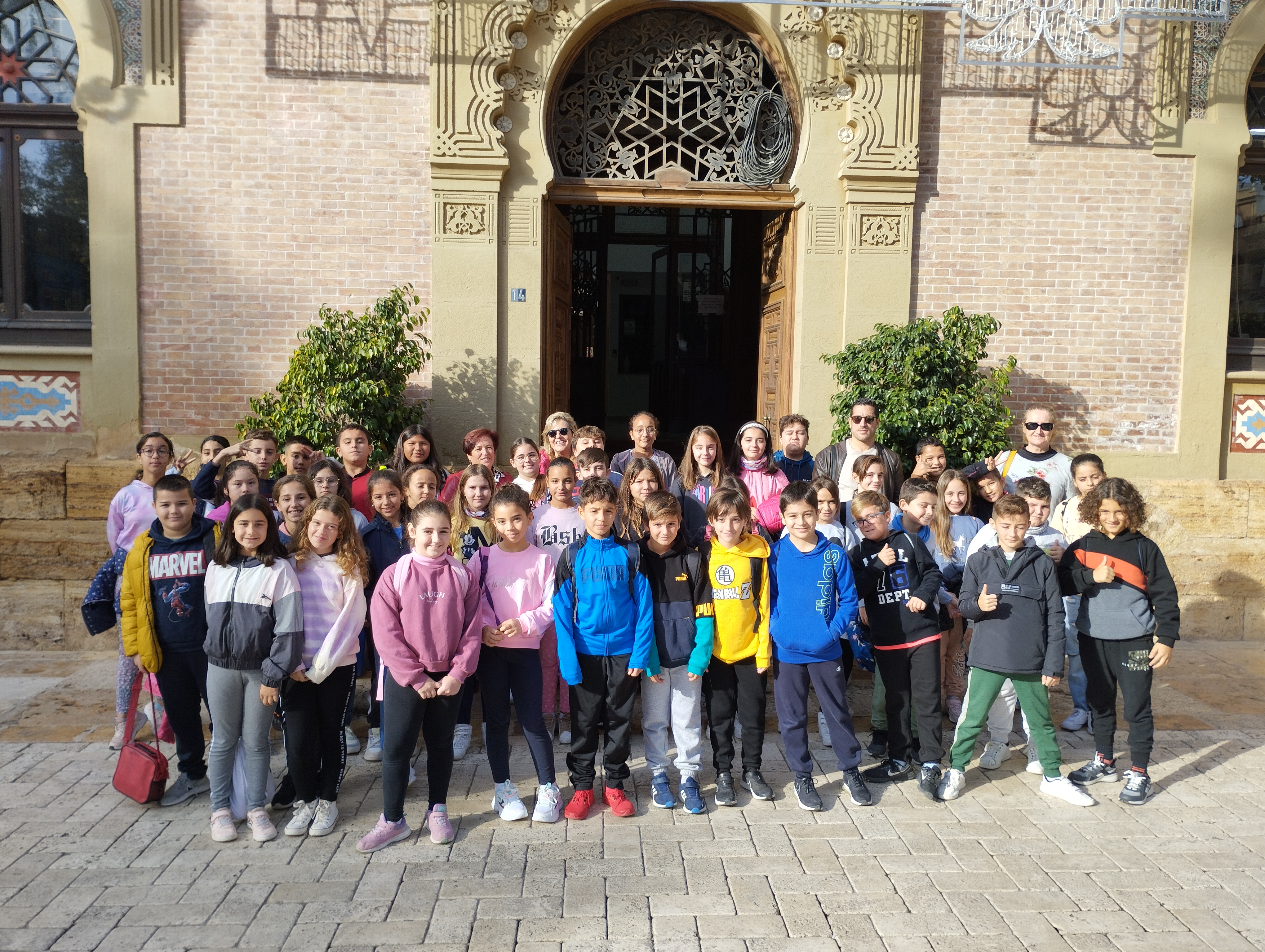 Alumnos del colegio Mediterráneo visitan el Ayuntamiento con motivo del Día de la Constitución