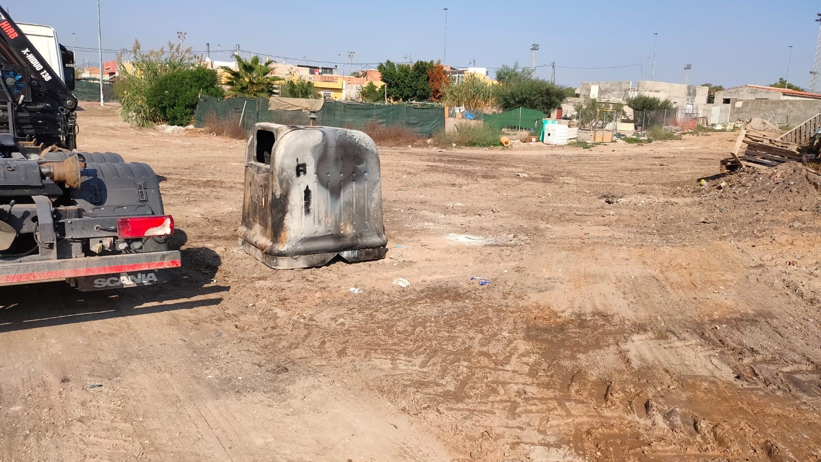 Esta semana han comenzado las labores de limpieza de solares en el barrio de El Labradorcico y calles adyacentes