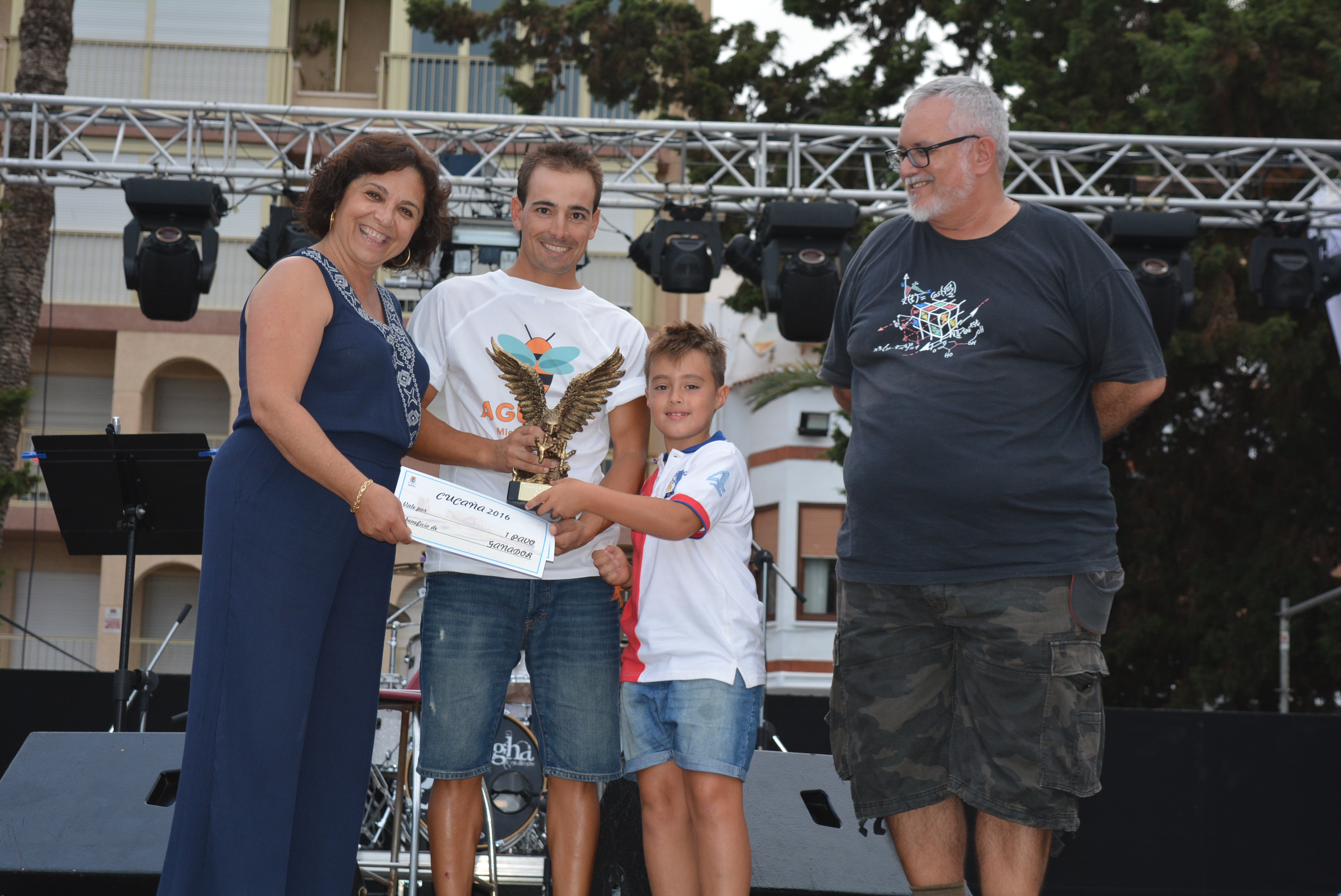 David García sigue liderando la cucaña