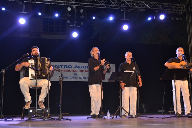 La gala conmemorativa del hermanamiento entre Águilas y Montcada pone el fin a los festejos de verano