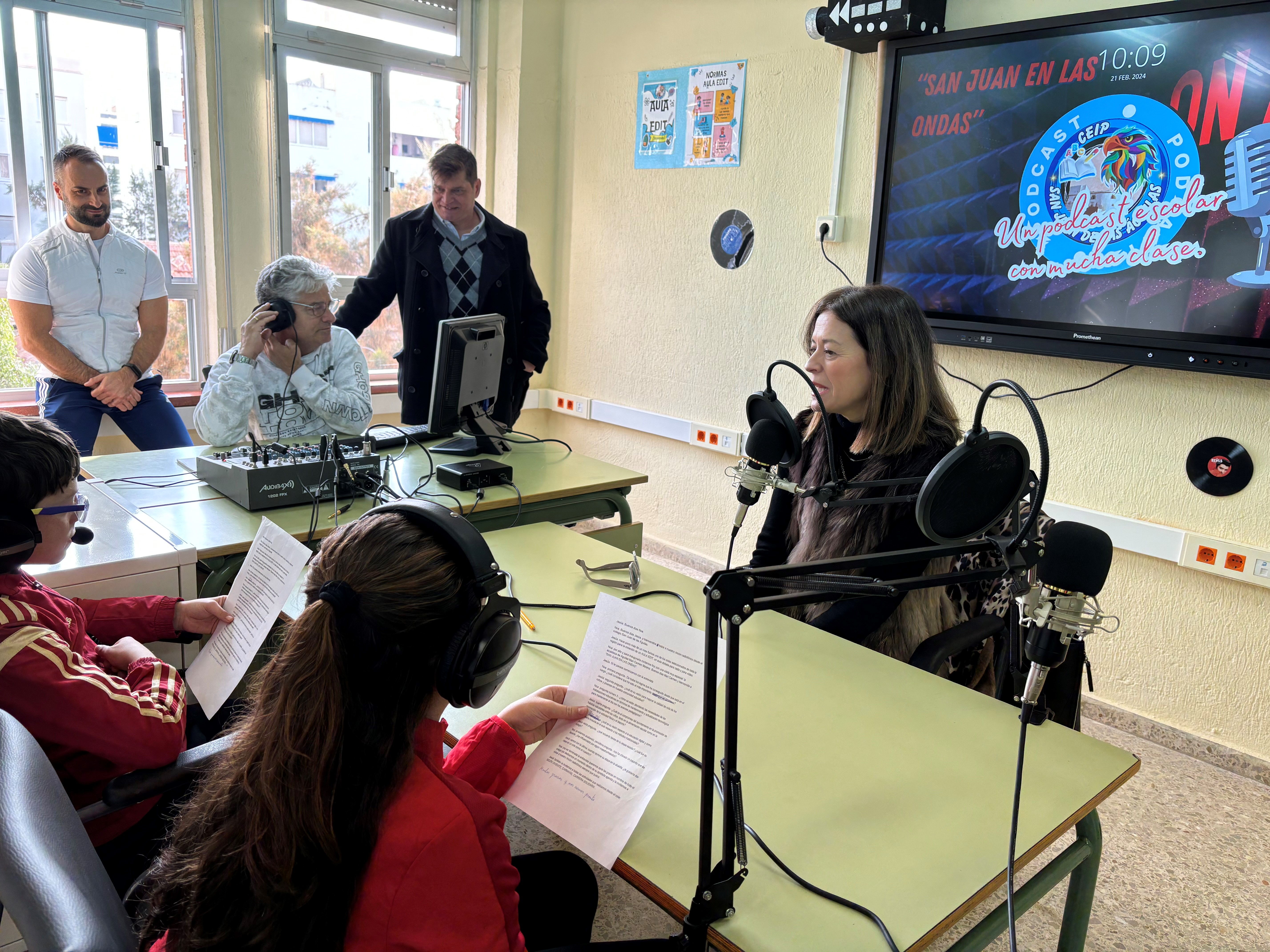 La alcaldesa participa en el espacio “Un podcast con mucha clase” del CEIP San Juan de las Águilas