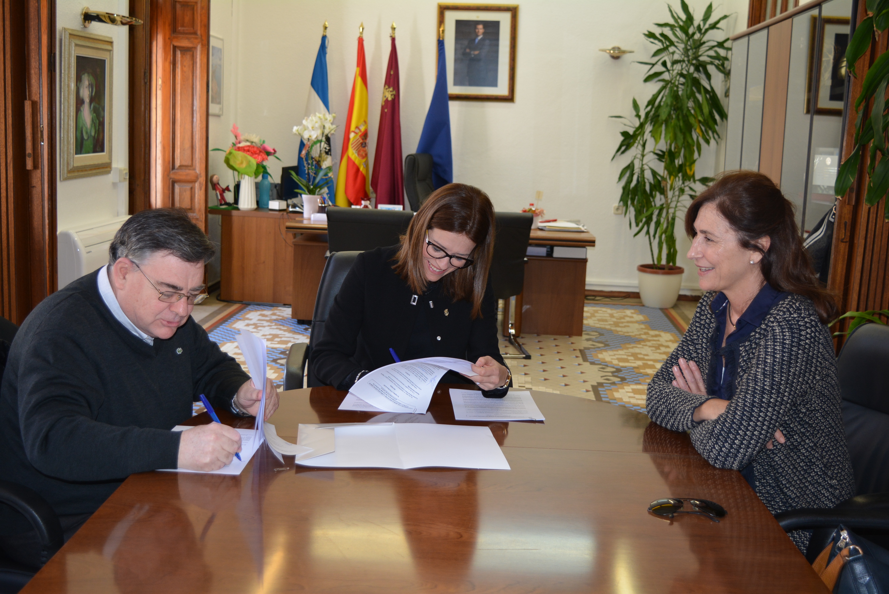 El Ayuntamiento renueva el convenio de colaboración con Cáritas para la contratación de personas desempleadas