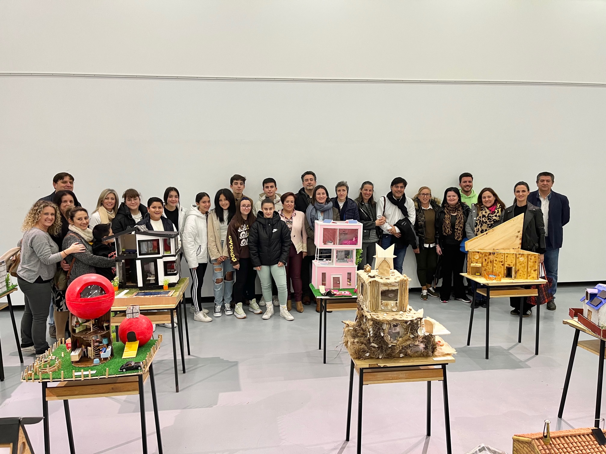 El Auditorio acoge la exposición “Las casas del futuro”, organizada por el colegio María Inmaculada