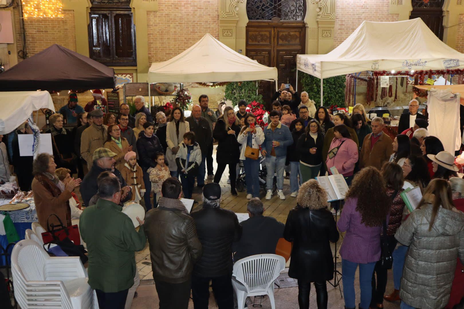 La Carreta de la Hermandad Rociera de Águilas recorre las calles recogiendo la solidaridad del pueblo aguileño