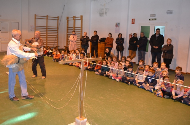 El colegio Las Lomas acoge una exposición sobre el esparto para homenajear a la Mussona 