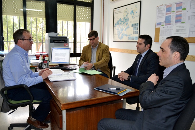 Educación prepara a los alumnos de Formación Profesional del instituto Rey Carlos III para trabajar en el sector servicios